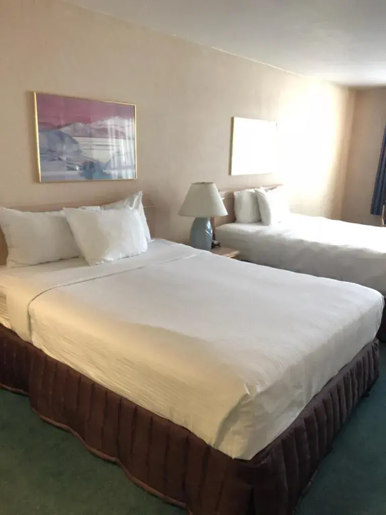 Photo of the whole room, Bed in Shilo Inn Mammoth Lakes Photo of the whole room, Bed in Shilo Inn Mammoth Lakes