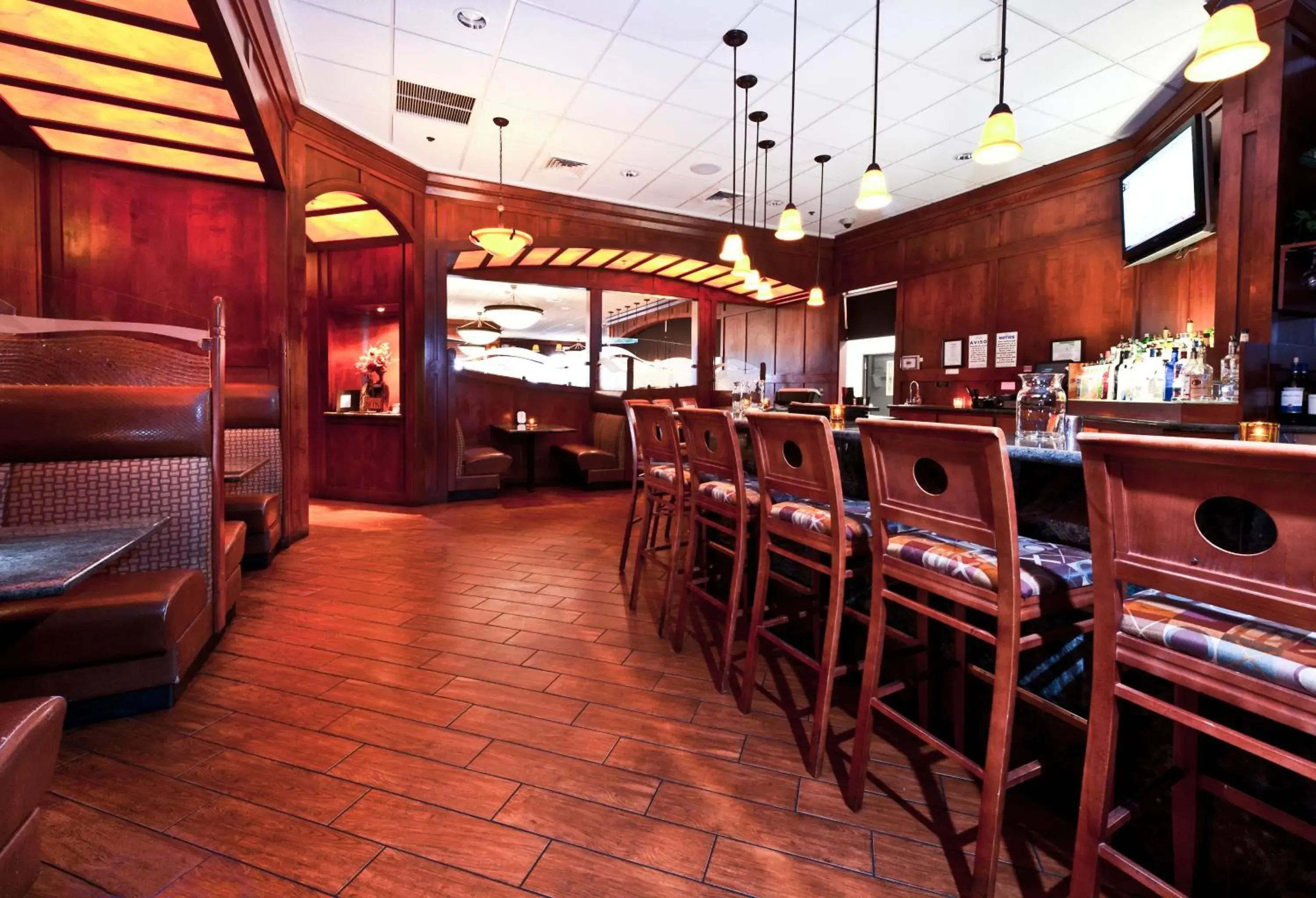 Lounge or bar in Shilo Inn Killeen Lounge or bar in Shilo Inn Killeen