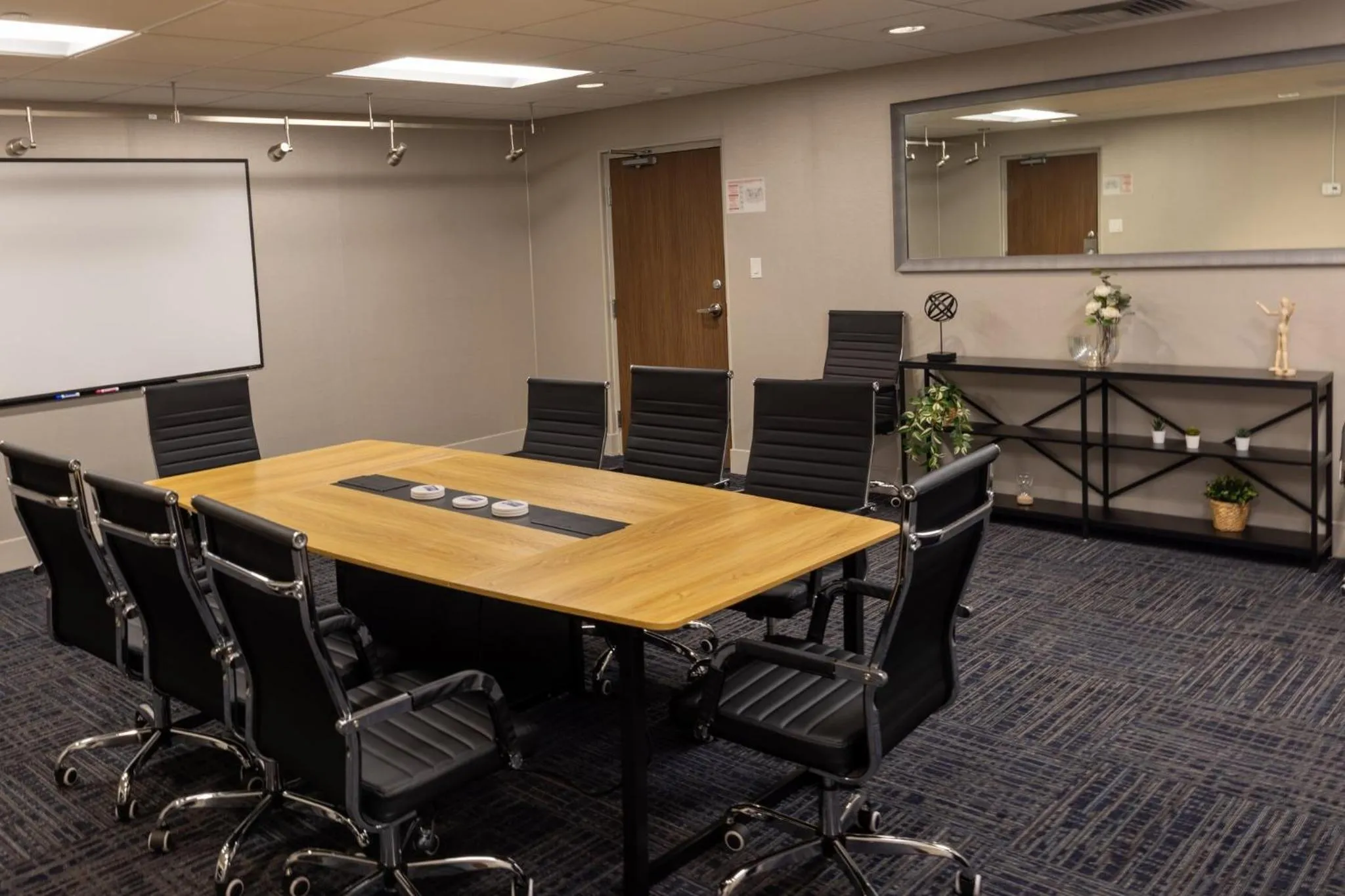 Meeting/conference room in Holiday Inn Express Salt Lake City Downtown by IHG