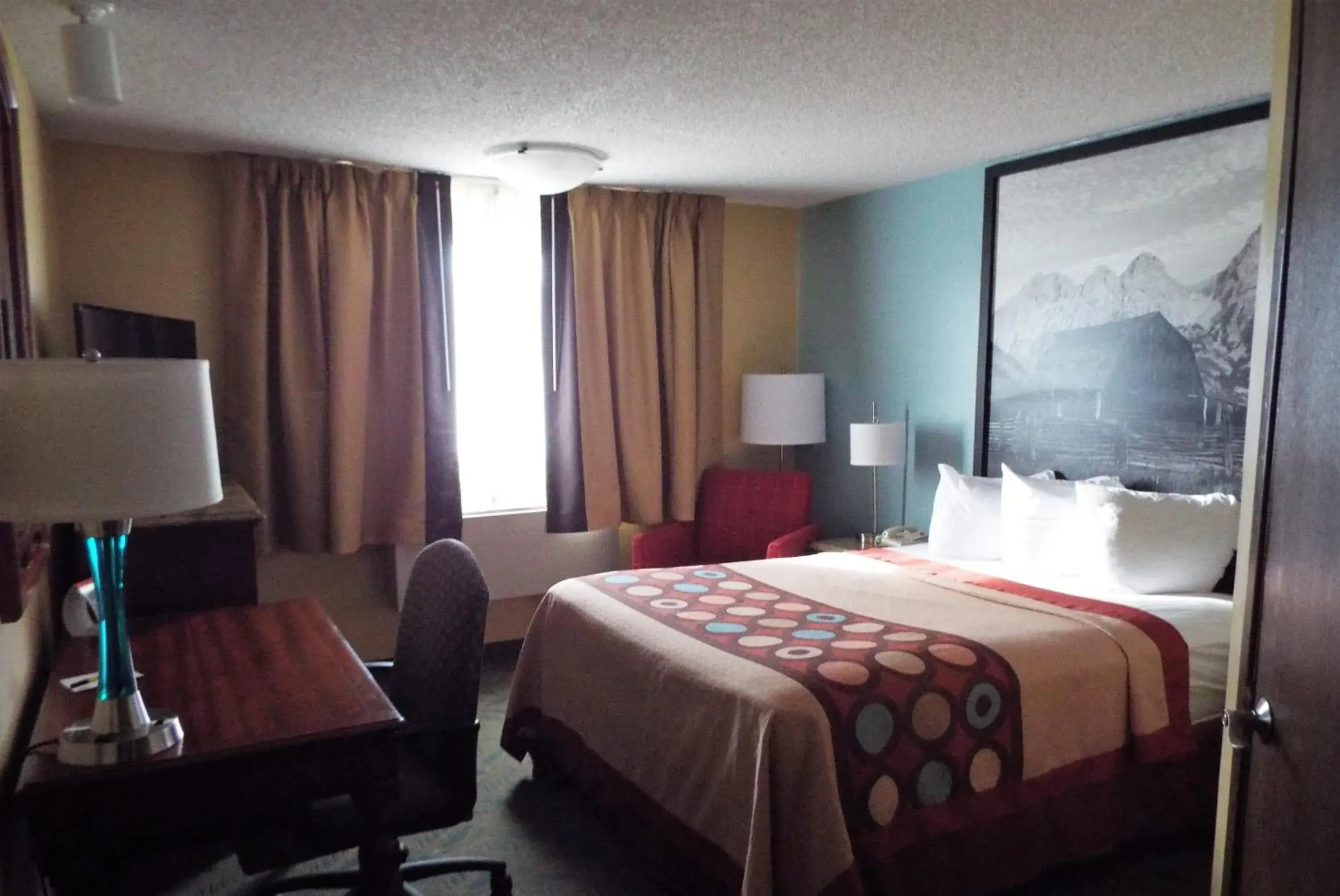 Bedroom, Bed in Super 8 by Wyndham Casper East/Evansville