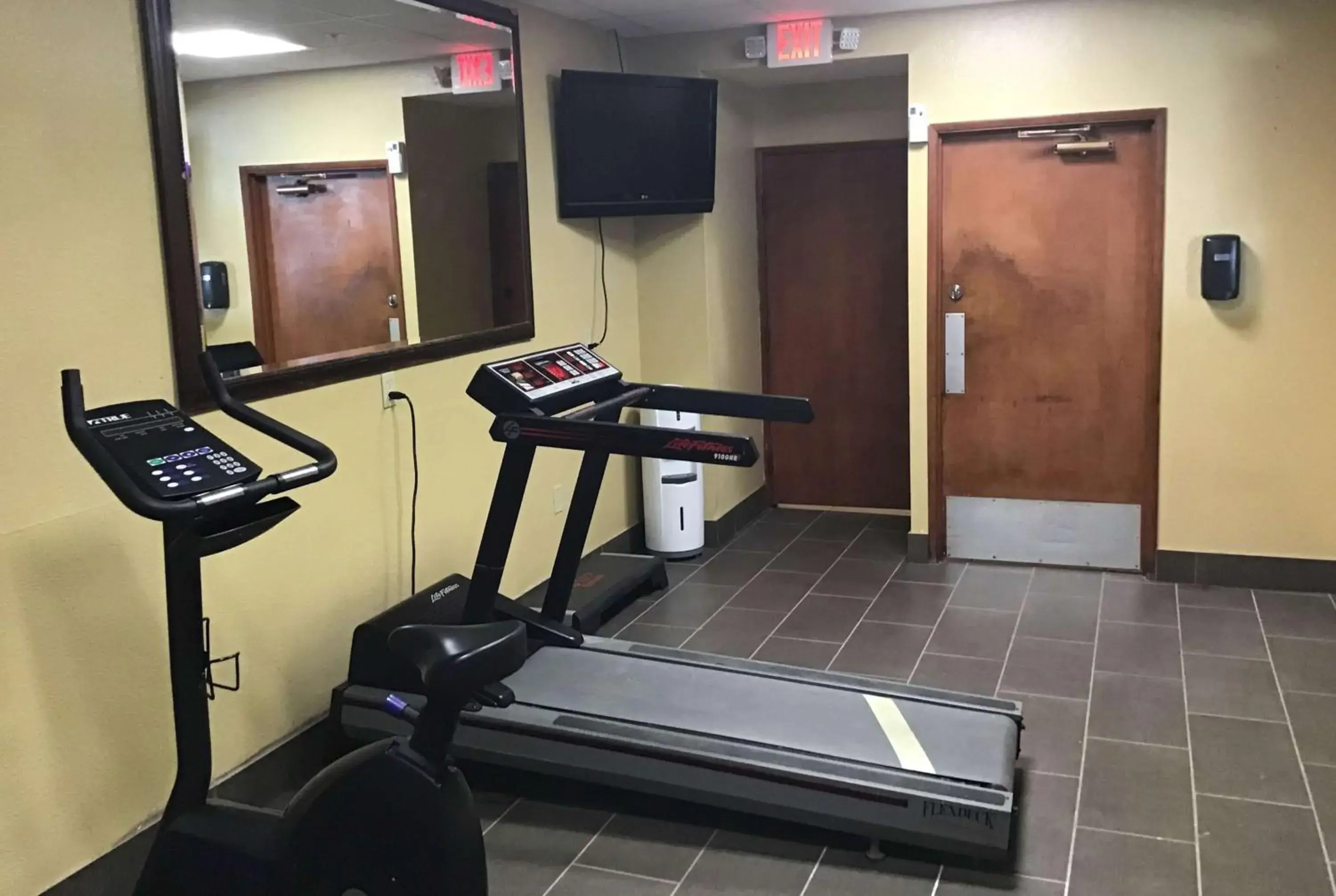 Fitness centre/facilities, Fitness Center/Facilities in Super 8 by Wyndham Casper East/Evansville