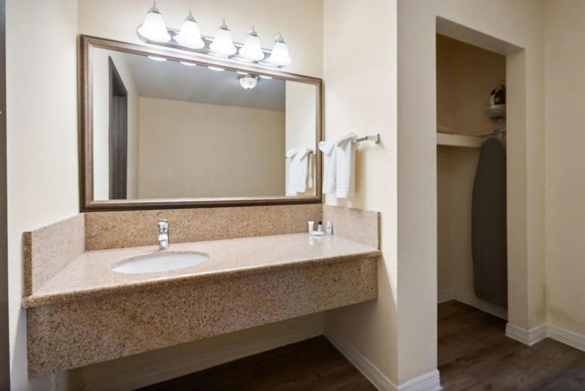 Bathroom in Hotel Americana