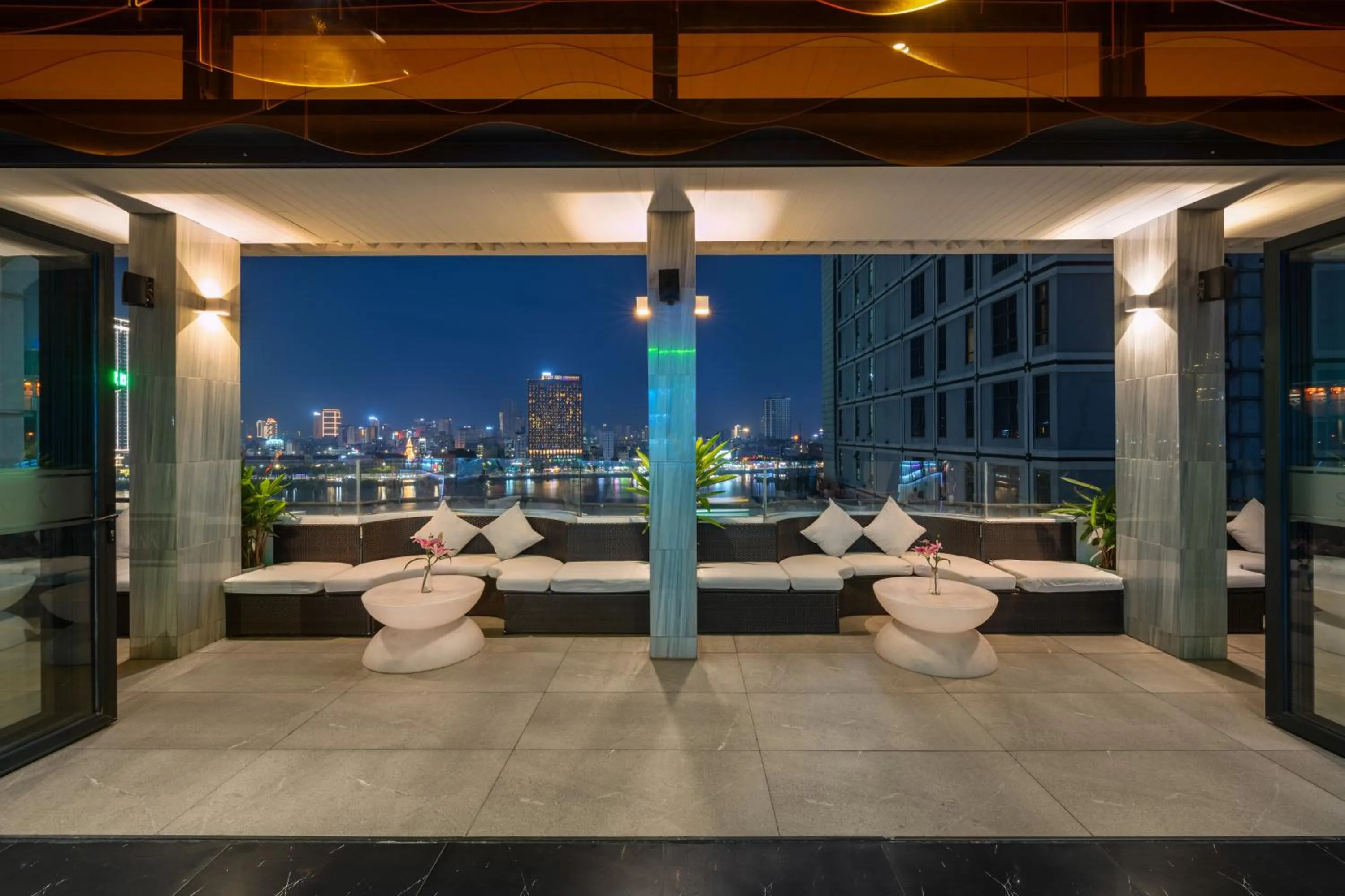 Night in Satya Da Nang Hotel Han Market