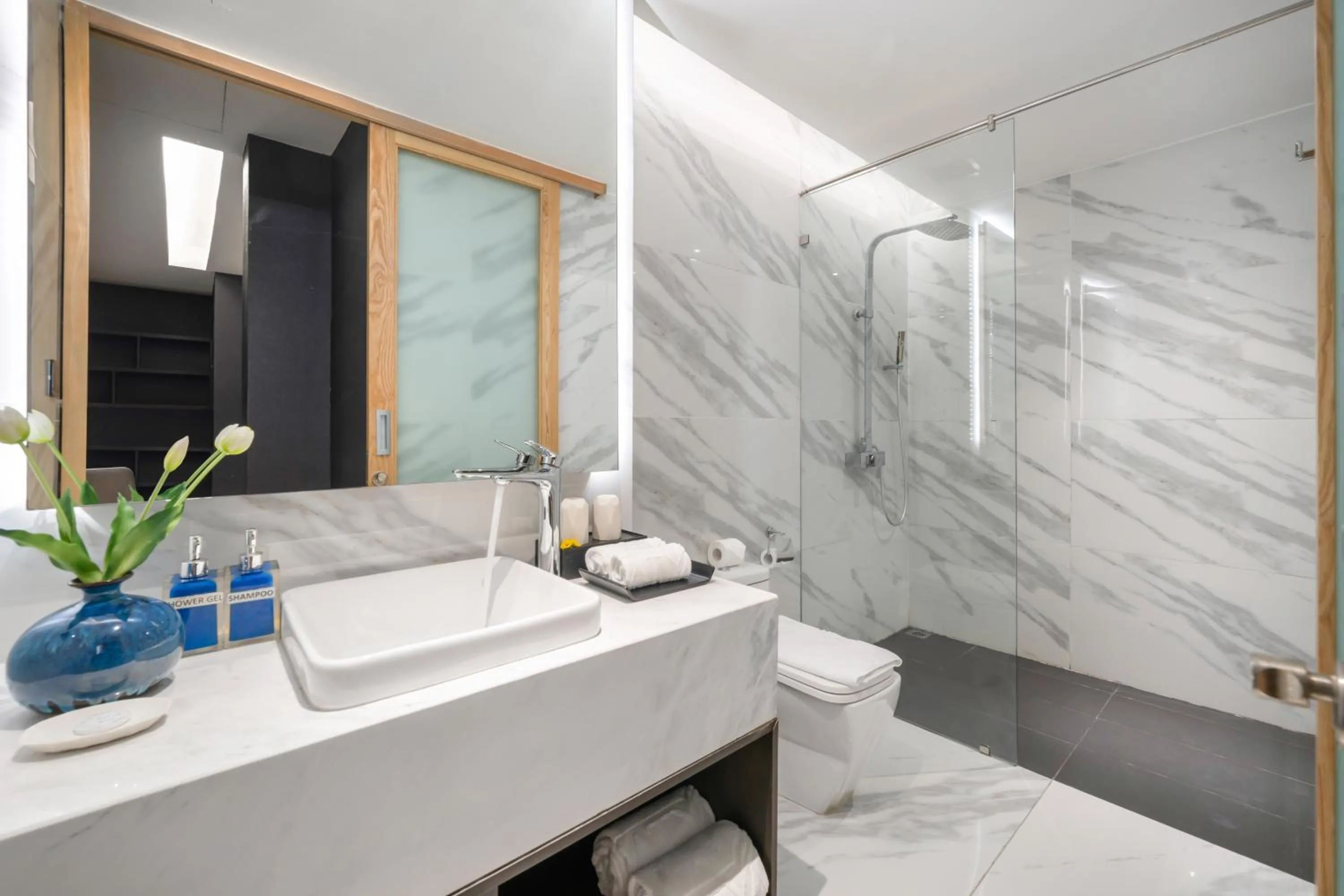 Shower in Satya Da Nang Hotel Han Market