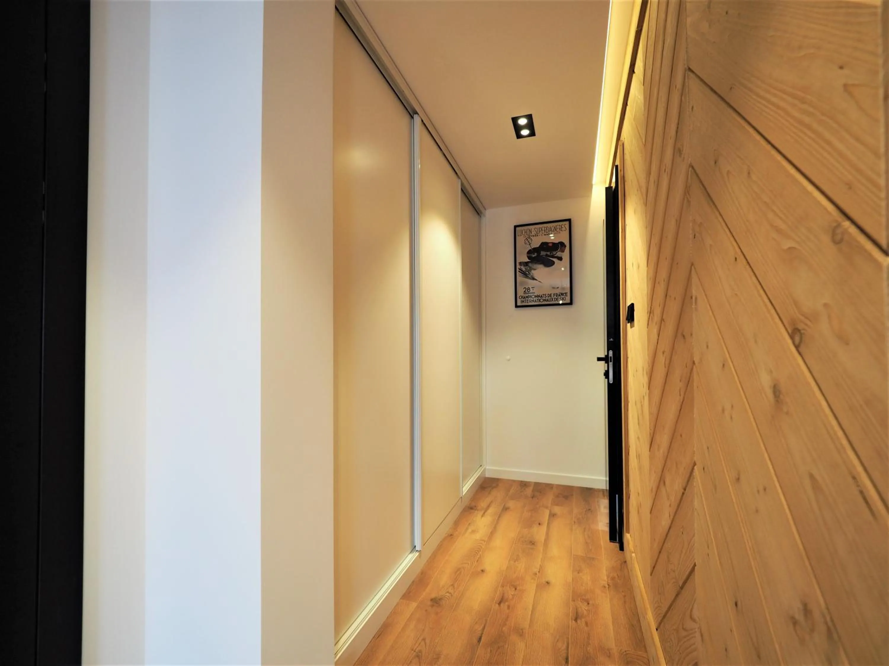 wardrobe in VIP Apartamenty Gorące Źródła