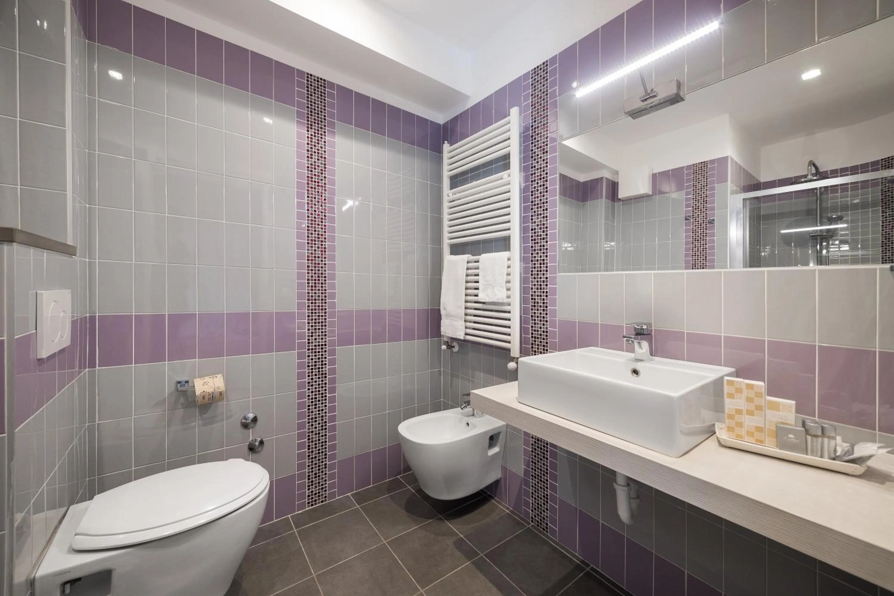 Bathroom in Hotel Amalfi - Smart Hotel