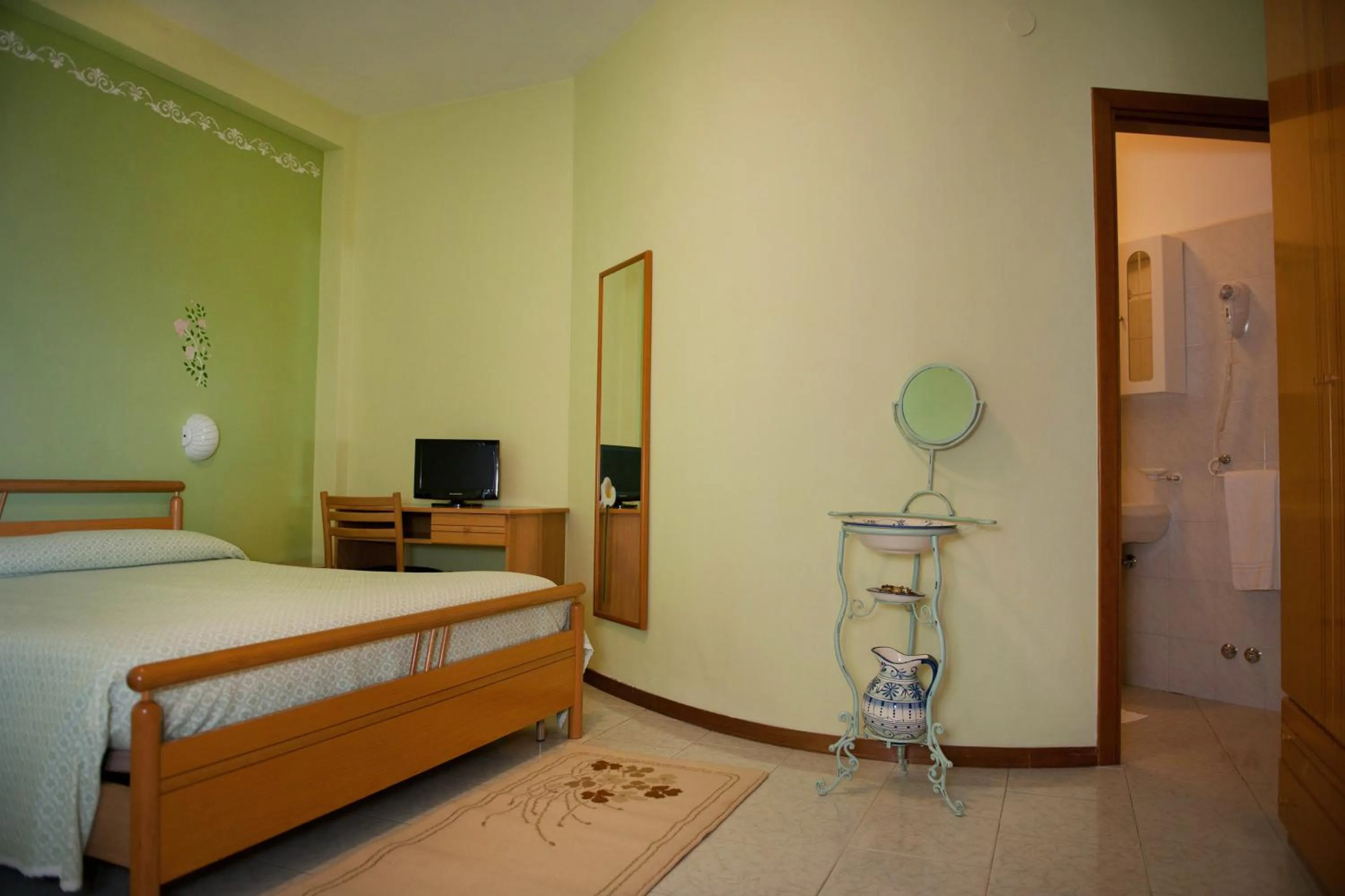 Photo of the whole room, Bed in Hotel Centrale di Paolo e Cinzia