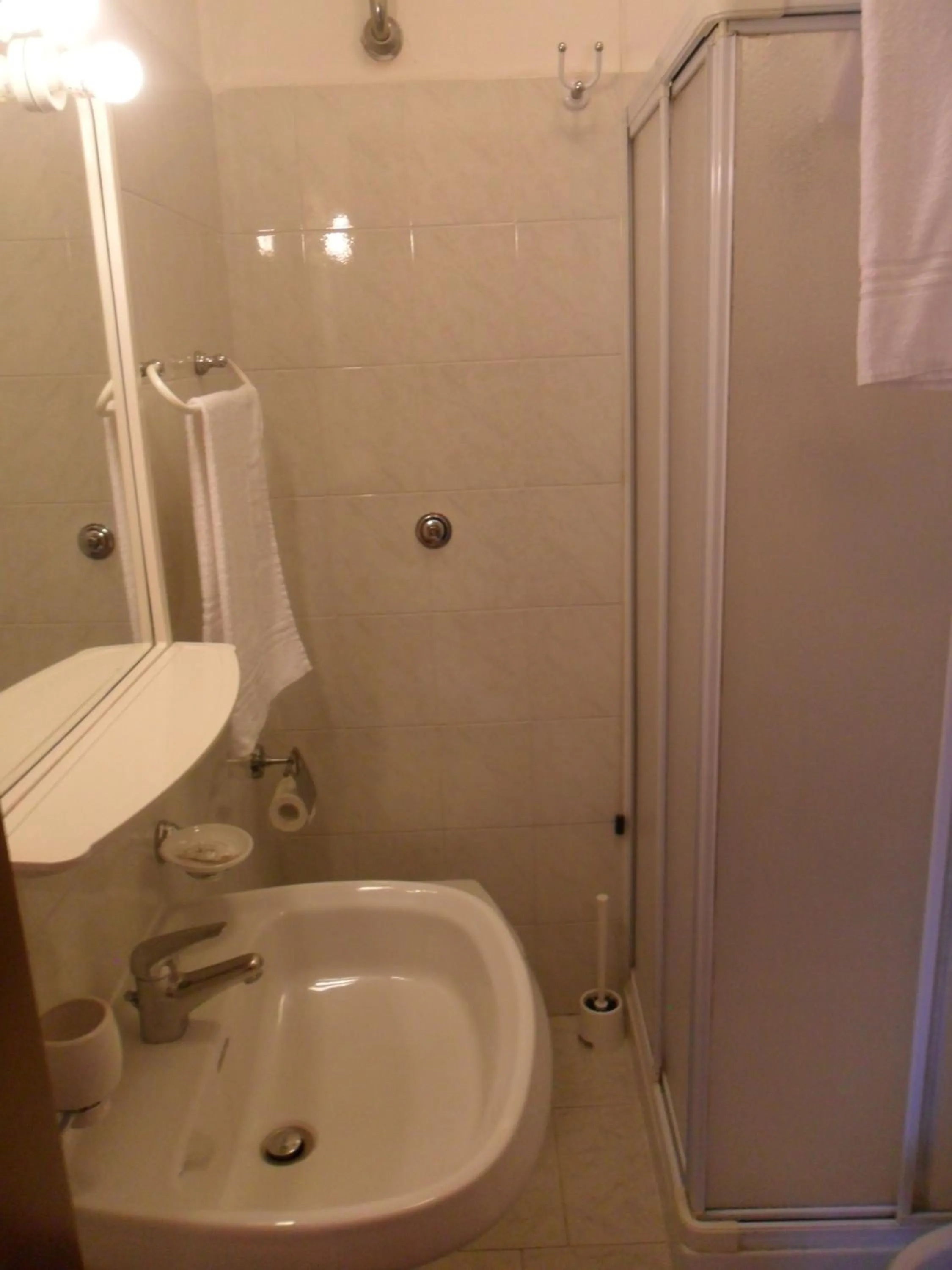 Bathroom in Hotel Centrale di Paolo e Cinzia