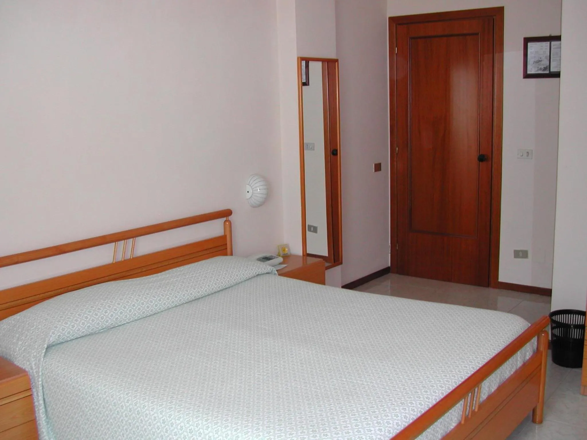 Photo of the whole room, Bed in Hotel Centrale di Paolo e Cinzia