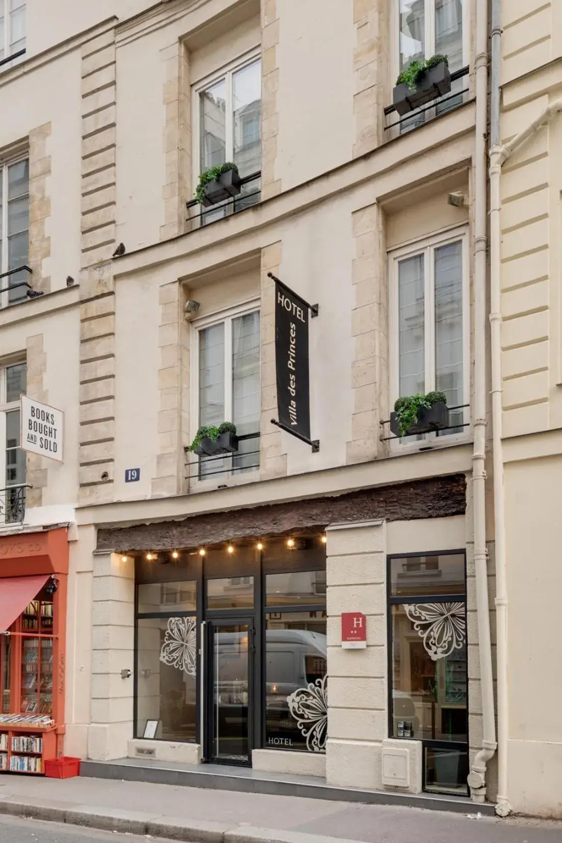 Property building in Villa Des Princes Property building in Villa Des Princes