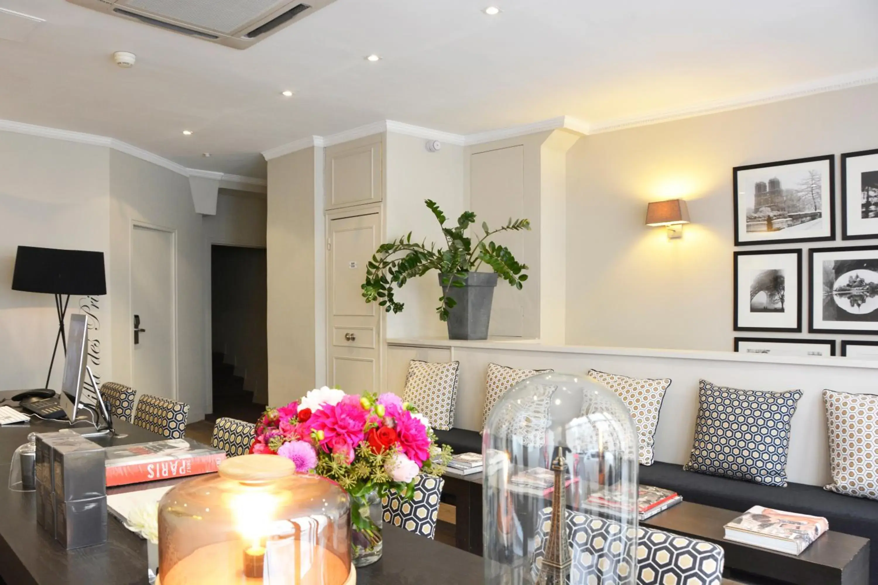 Lobby or reception in Villa Des Princes Lobby or reception in Villa Des Princes