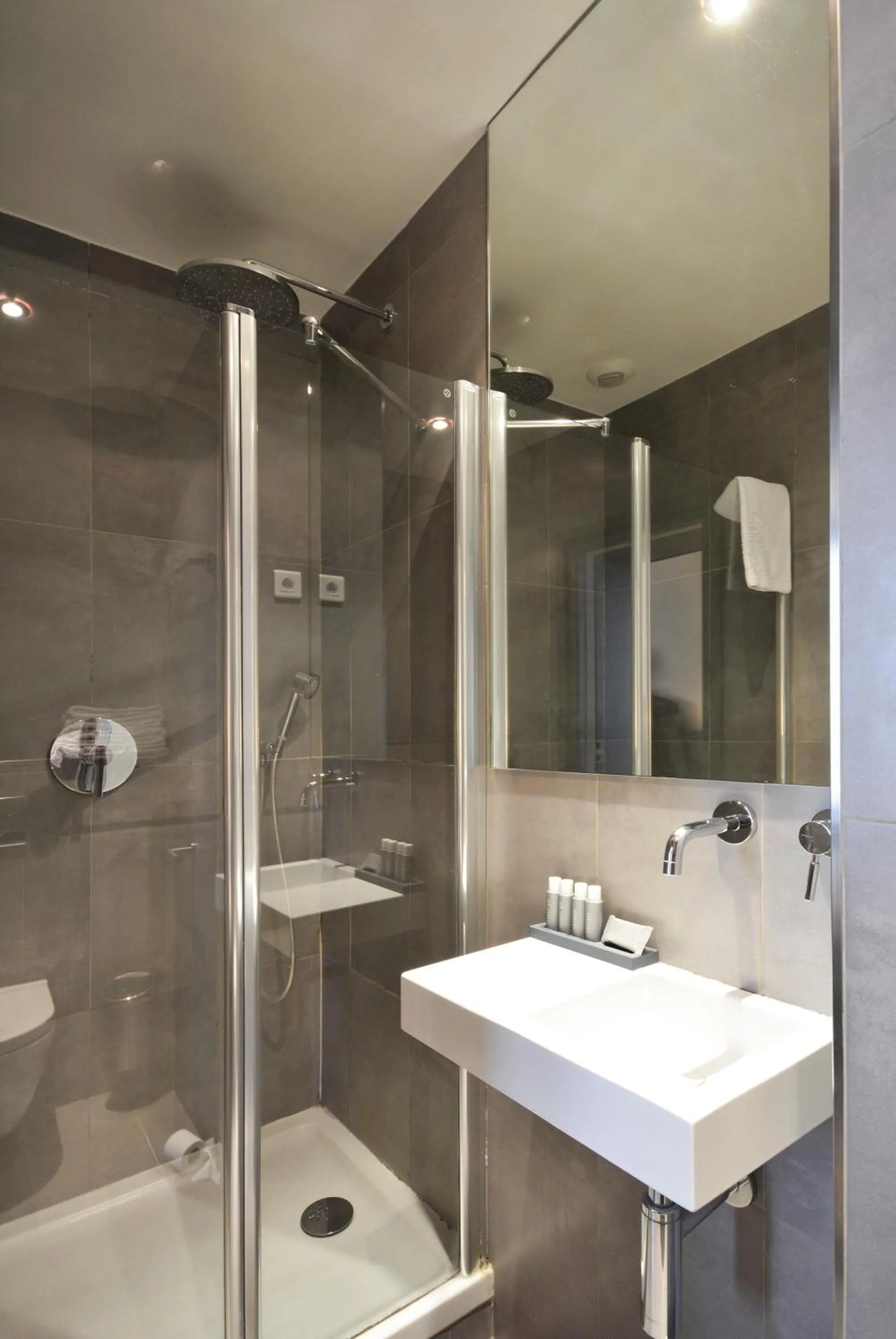 Shower in Villa Des Princes