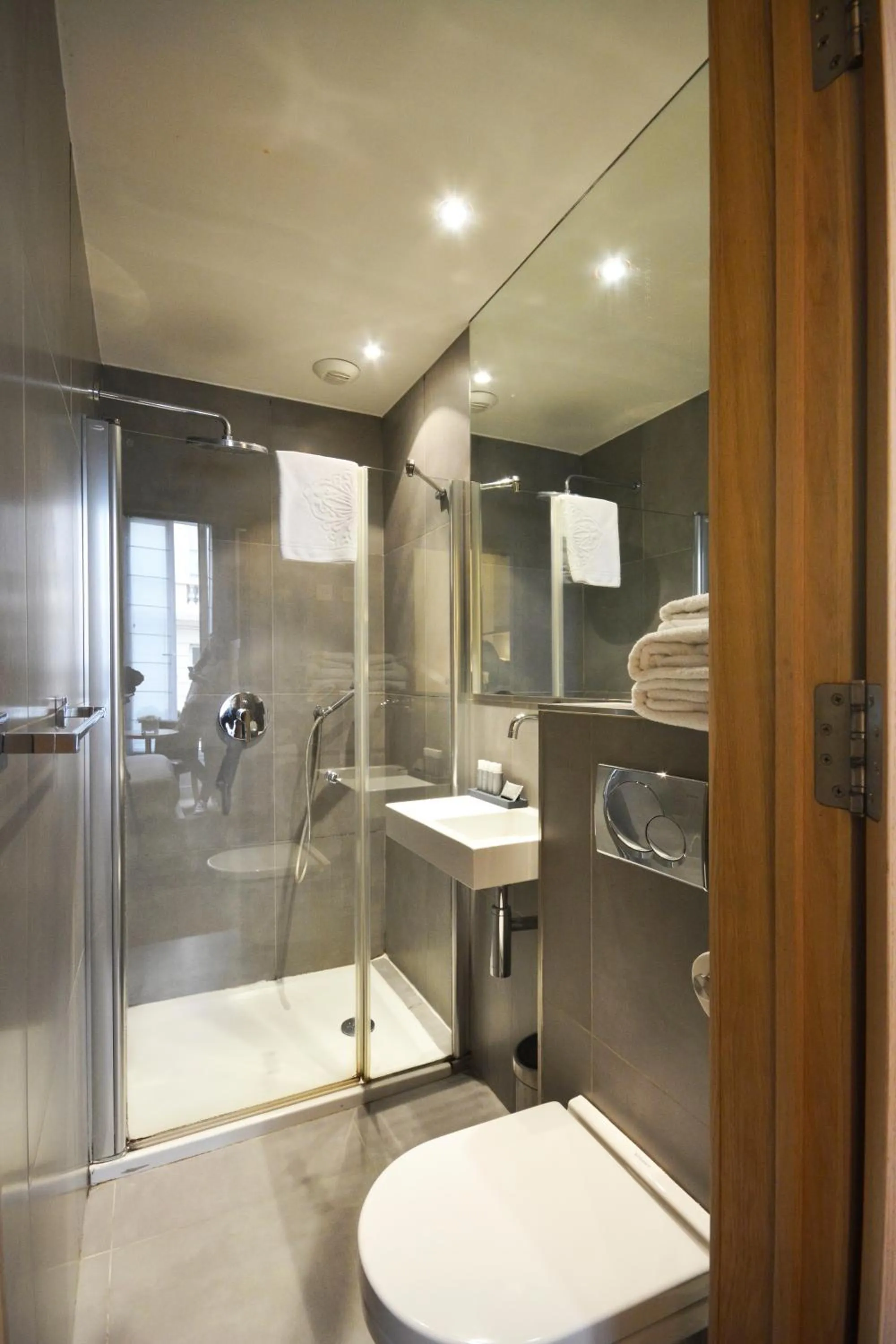 Shower in Villa Des Princes