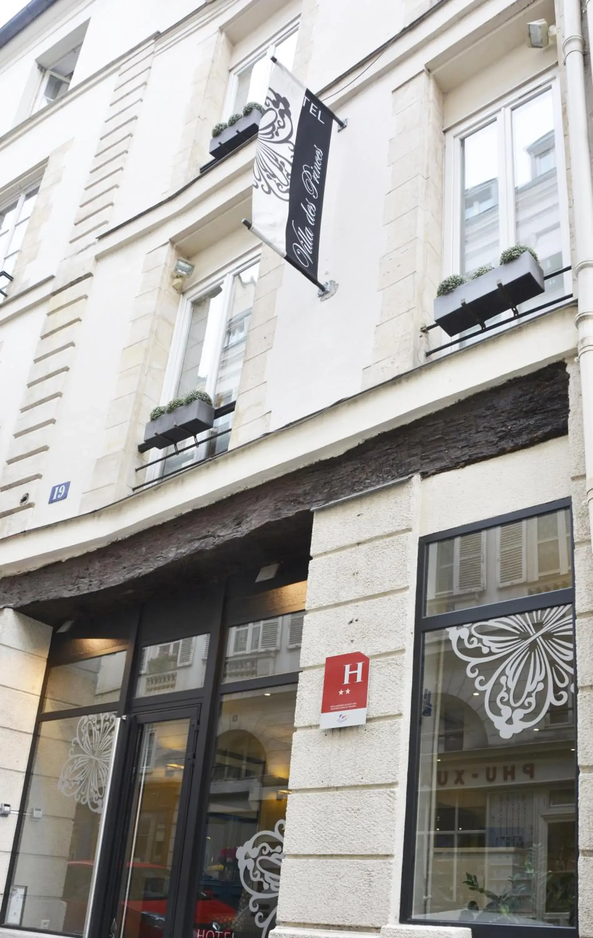 Facade/entrance in Villa Des Princes Facade/entrance in Villa Des Princes