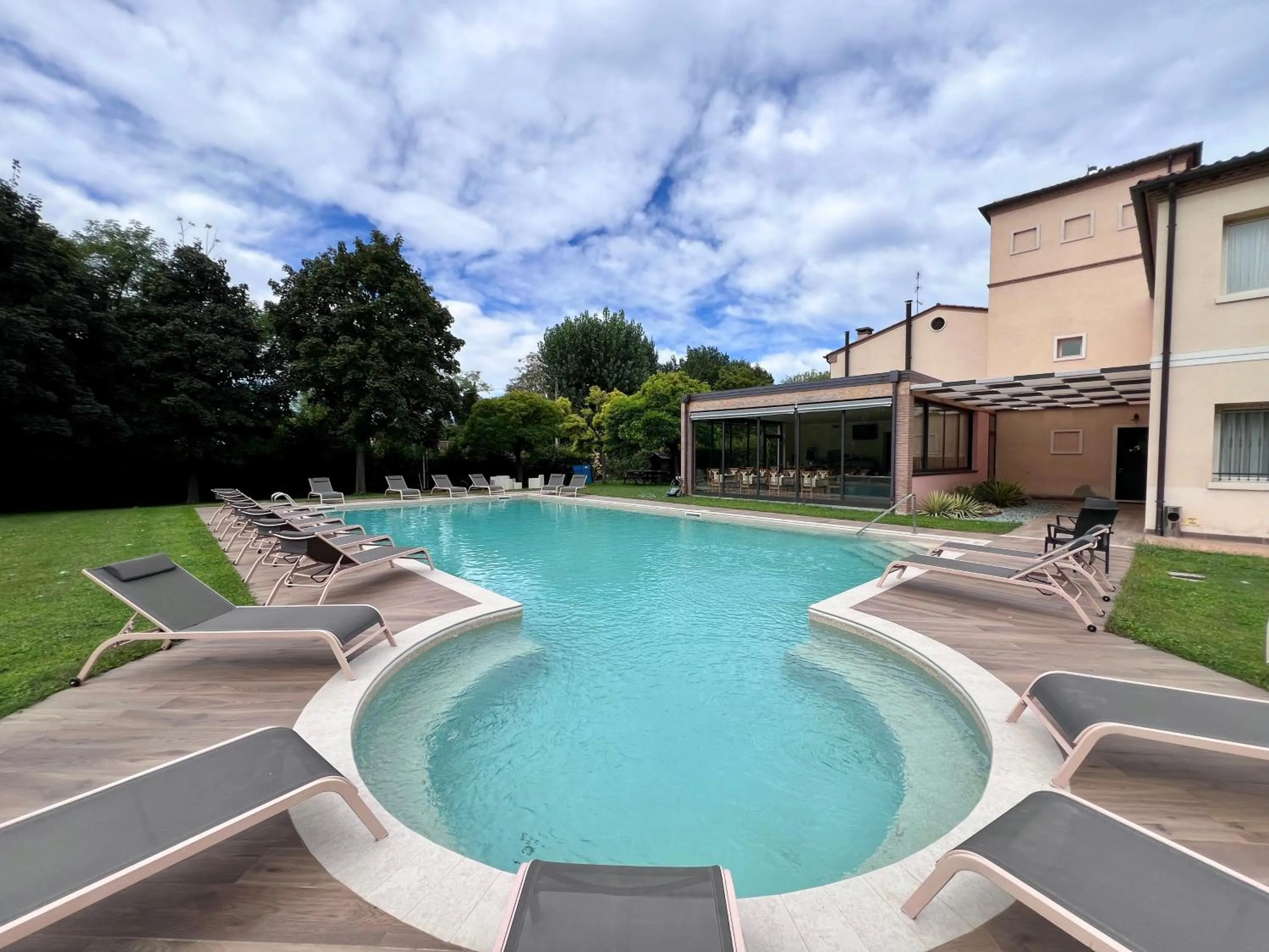 Swimming pool in Cà Rocca Relais