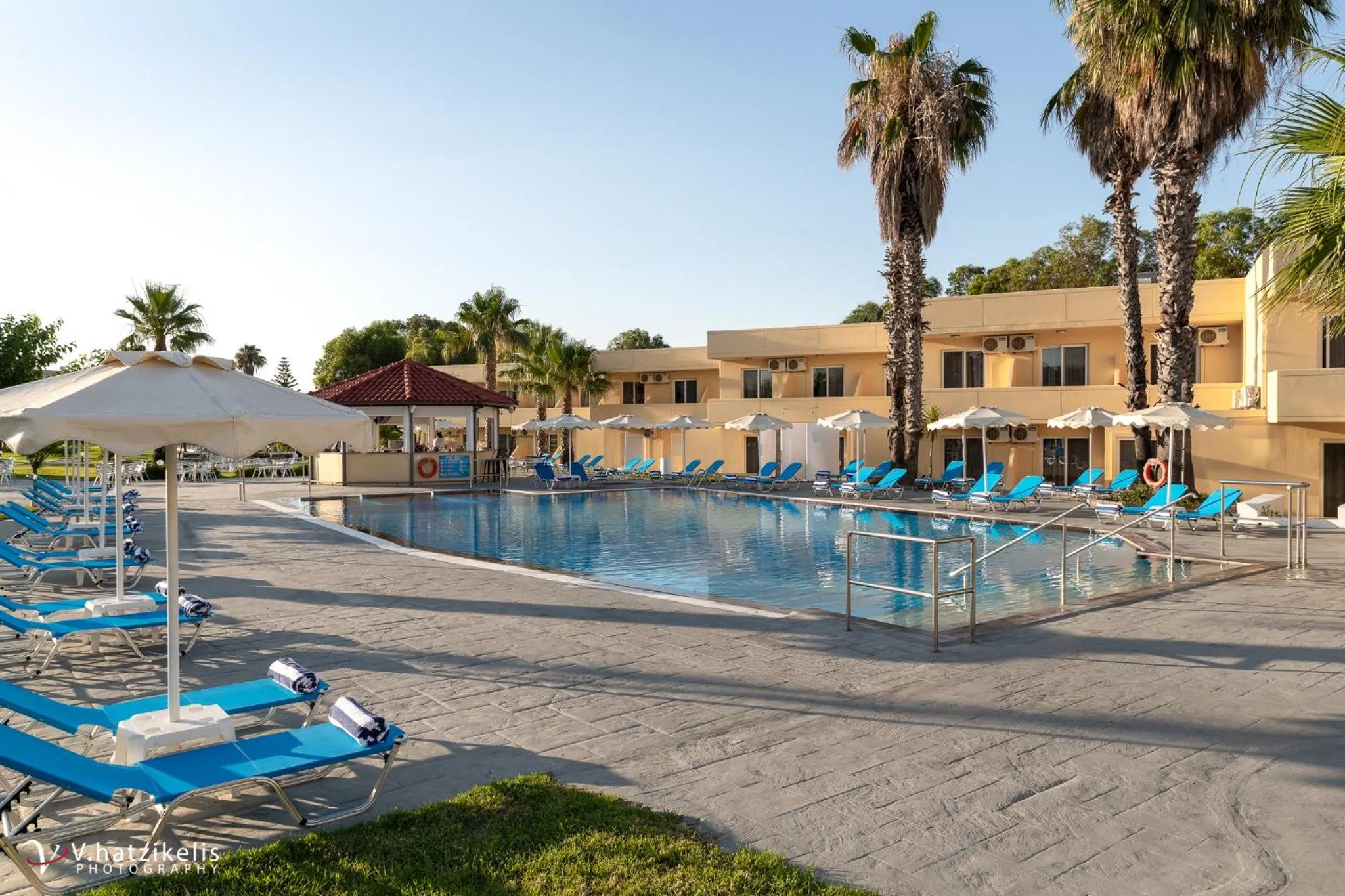 Swimming pool in Olive Garden Hotel