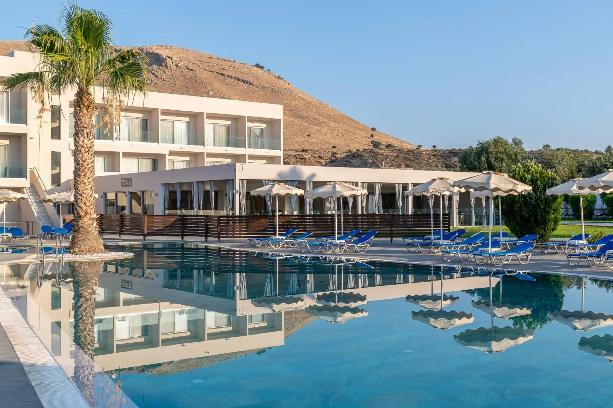 Swimming pool in Olive Garden Hotel