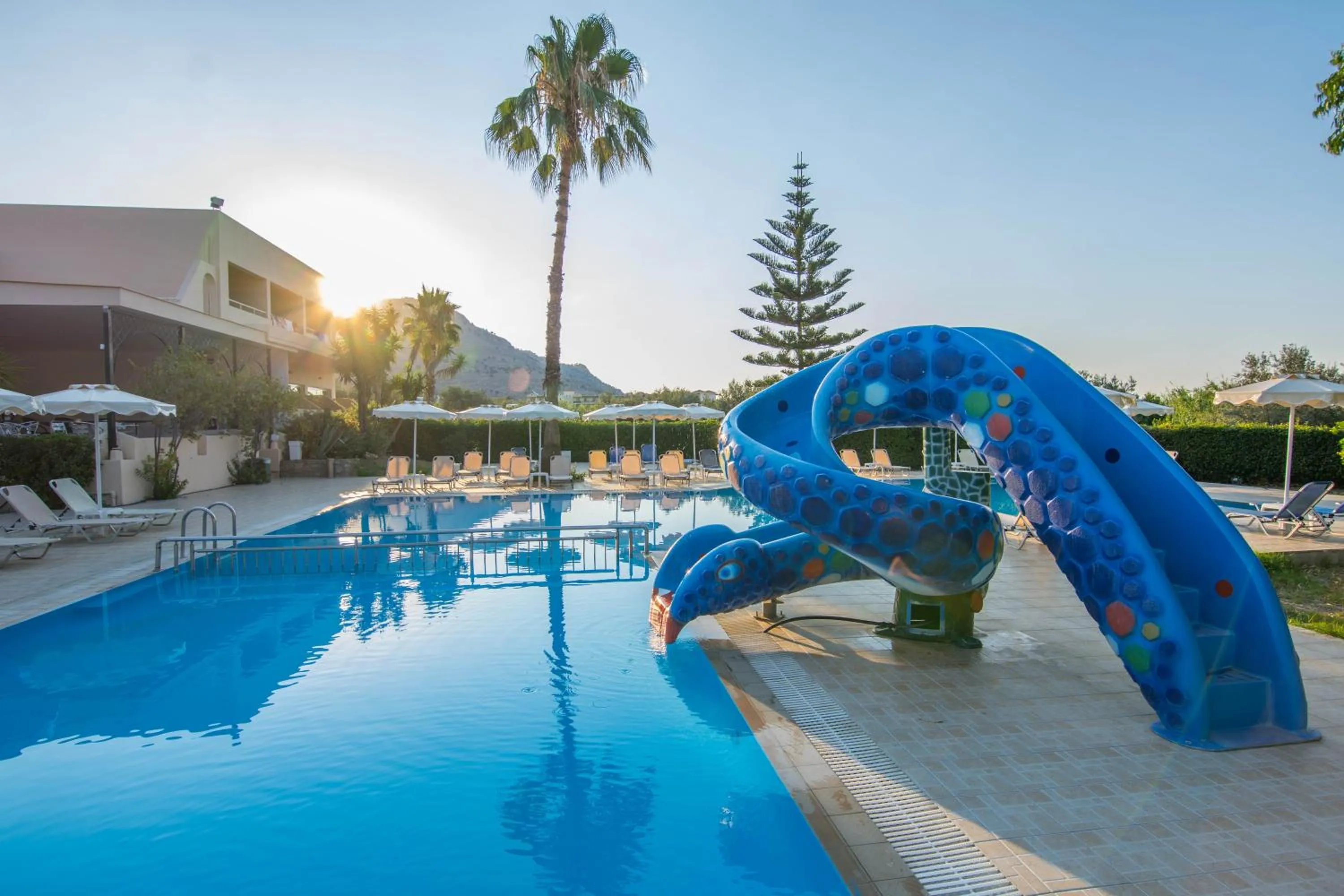 Swimming pool in Olive Garden Hotel