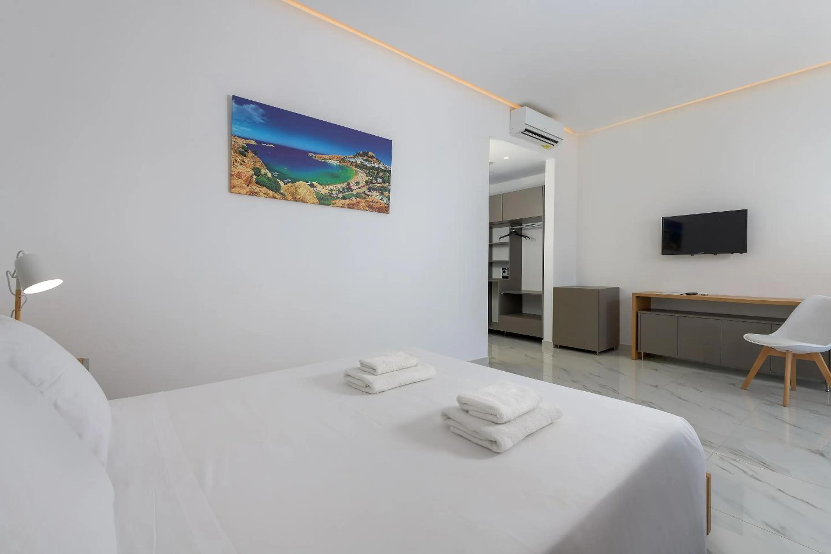 Photo of the whole room, Bed in Olive Garden Hotel