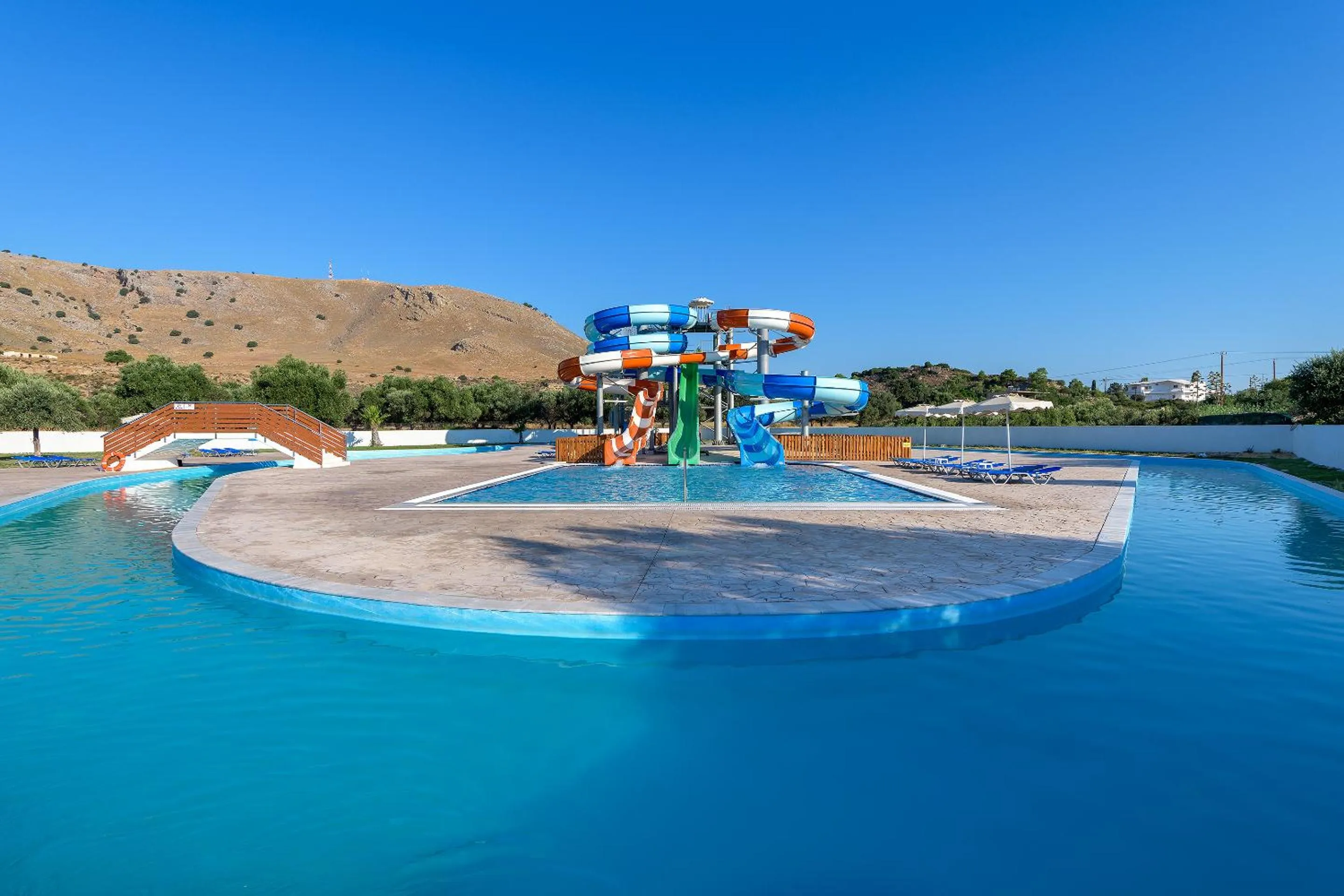 Swimming pool in Olive Garden Hotel