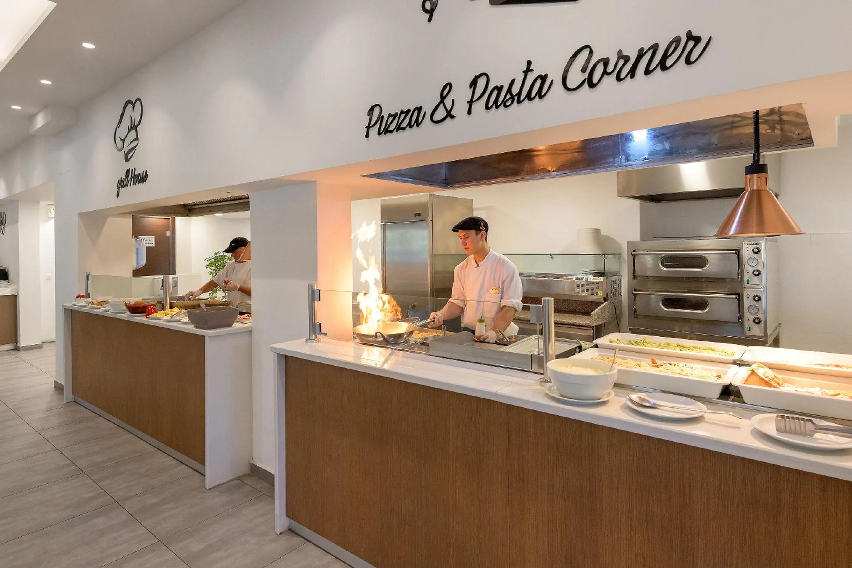 Food and drinks in Olive Garden Hotel