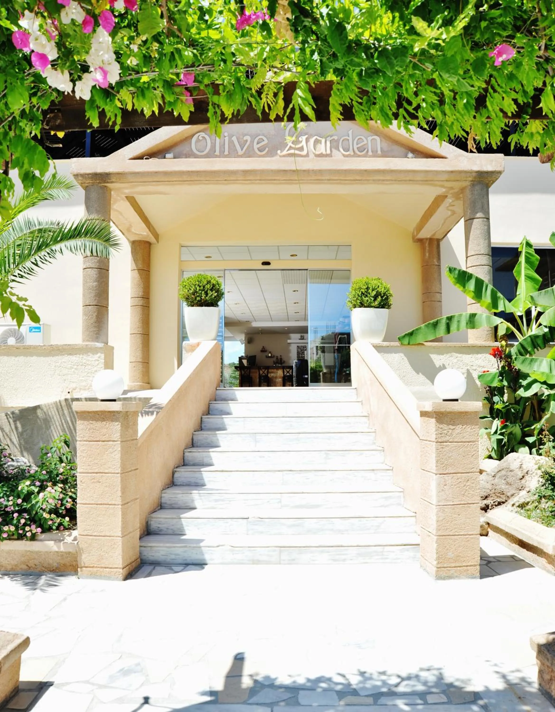 Facade/entrance in Olive Garden Hotel