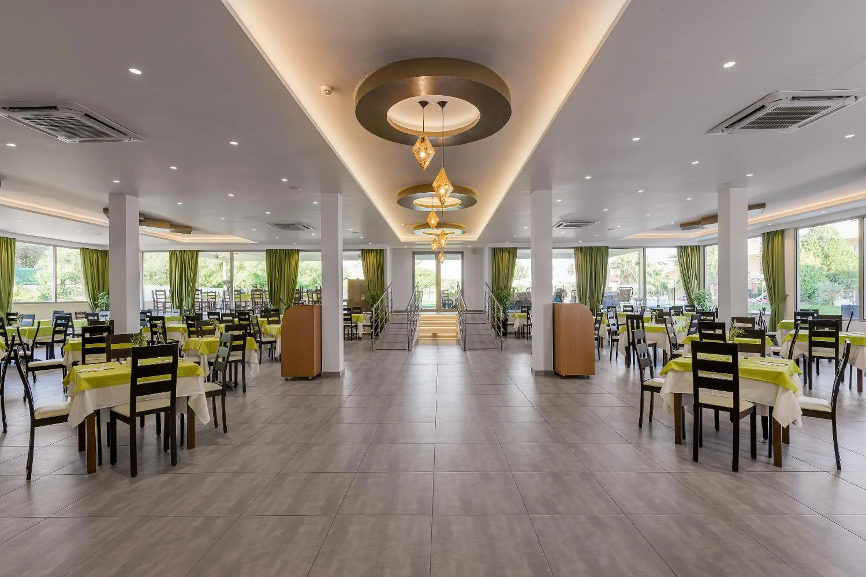 Restaurant/places to eat in Olive Garden Hotel