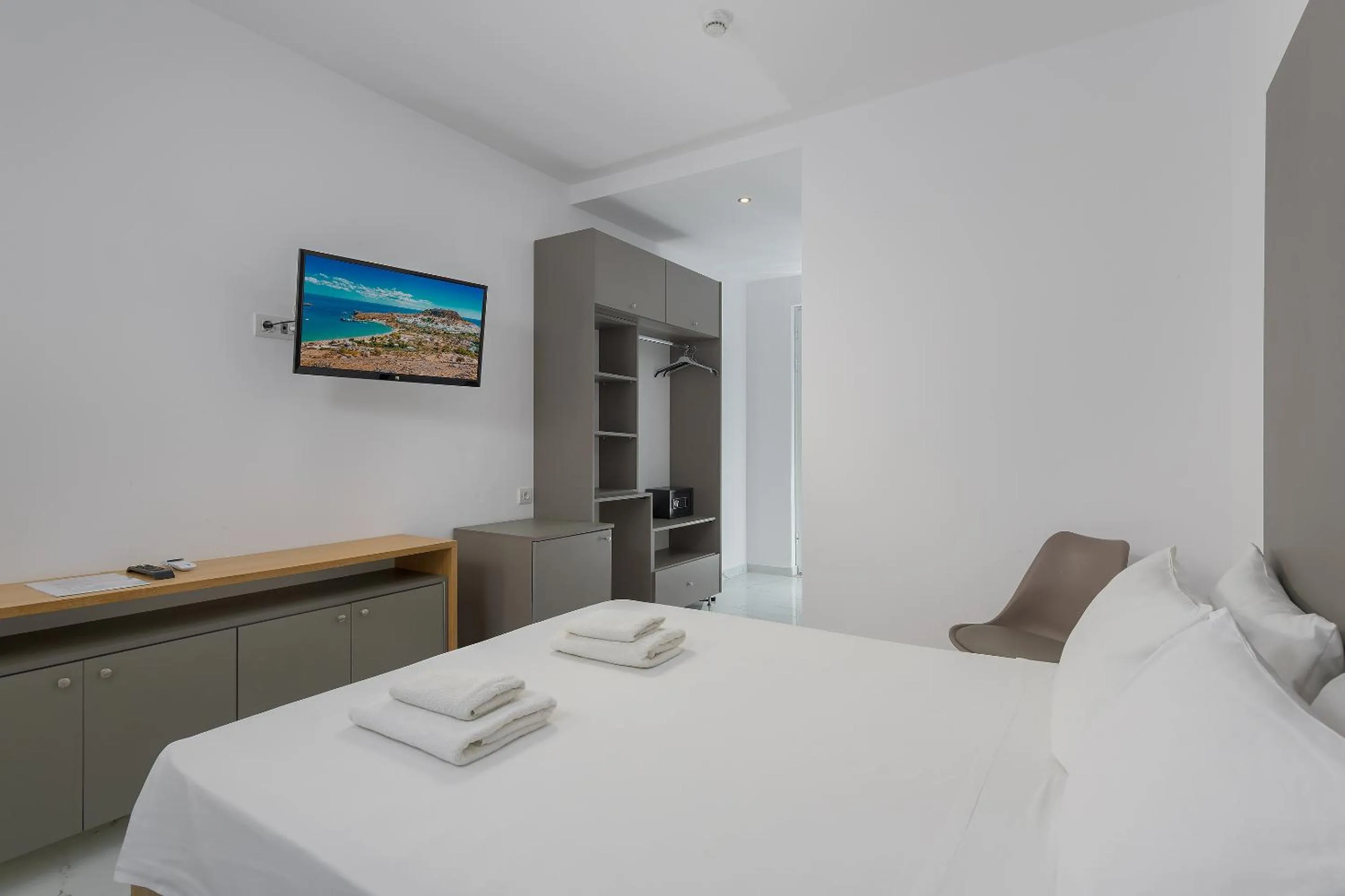 Photo of the whole room, Bed in Olive Garden Hotel