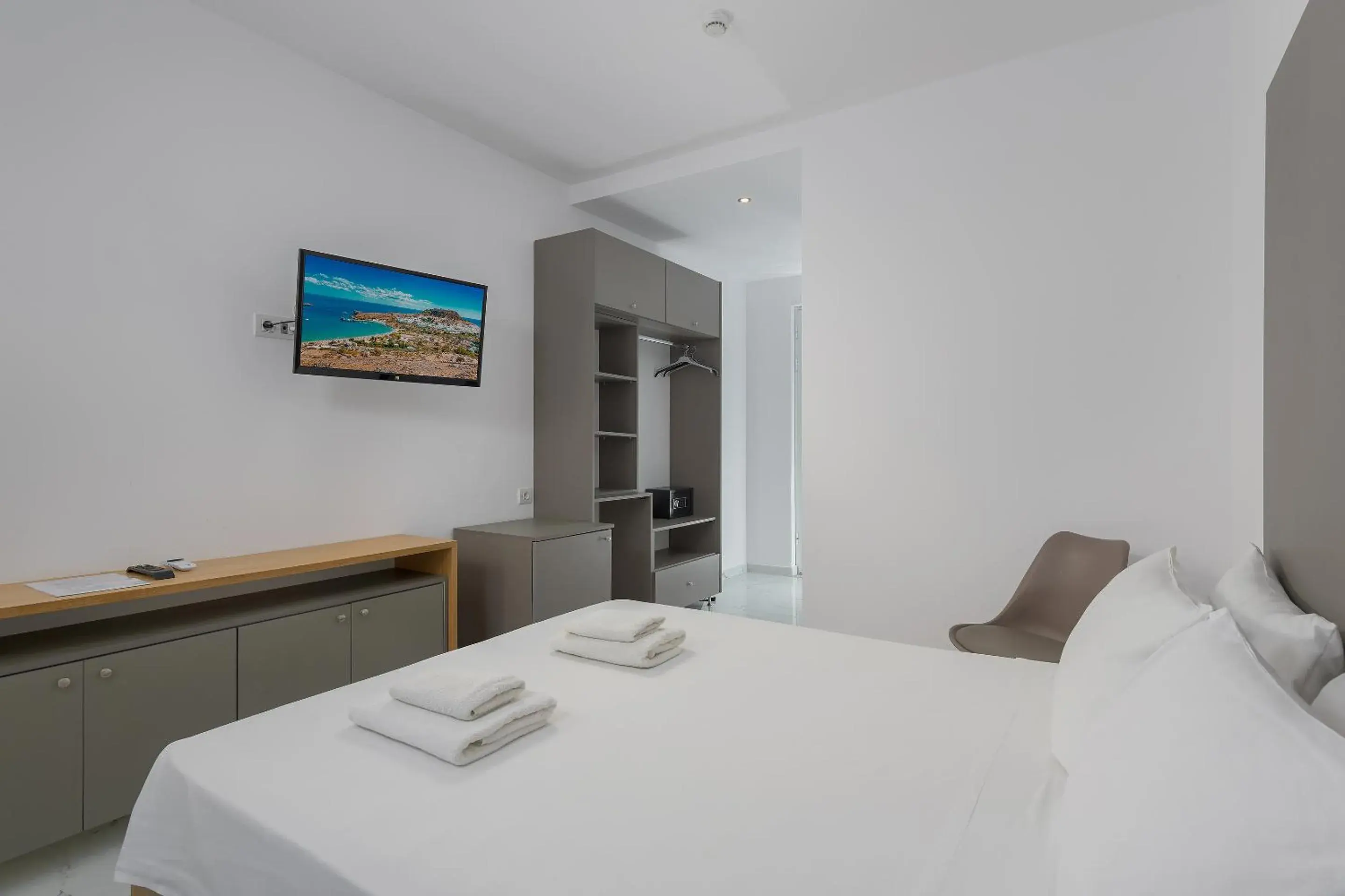 Photo of the whole room, Bed in Olive Garden Hotel Photo of the whole room, Bed in Olive Garden Hotel