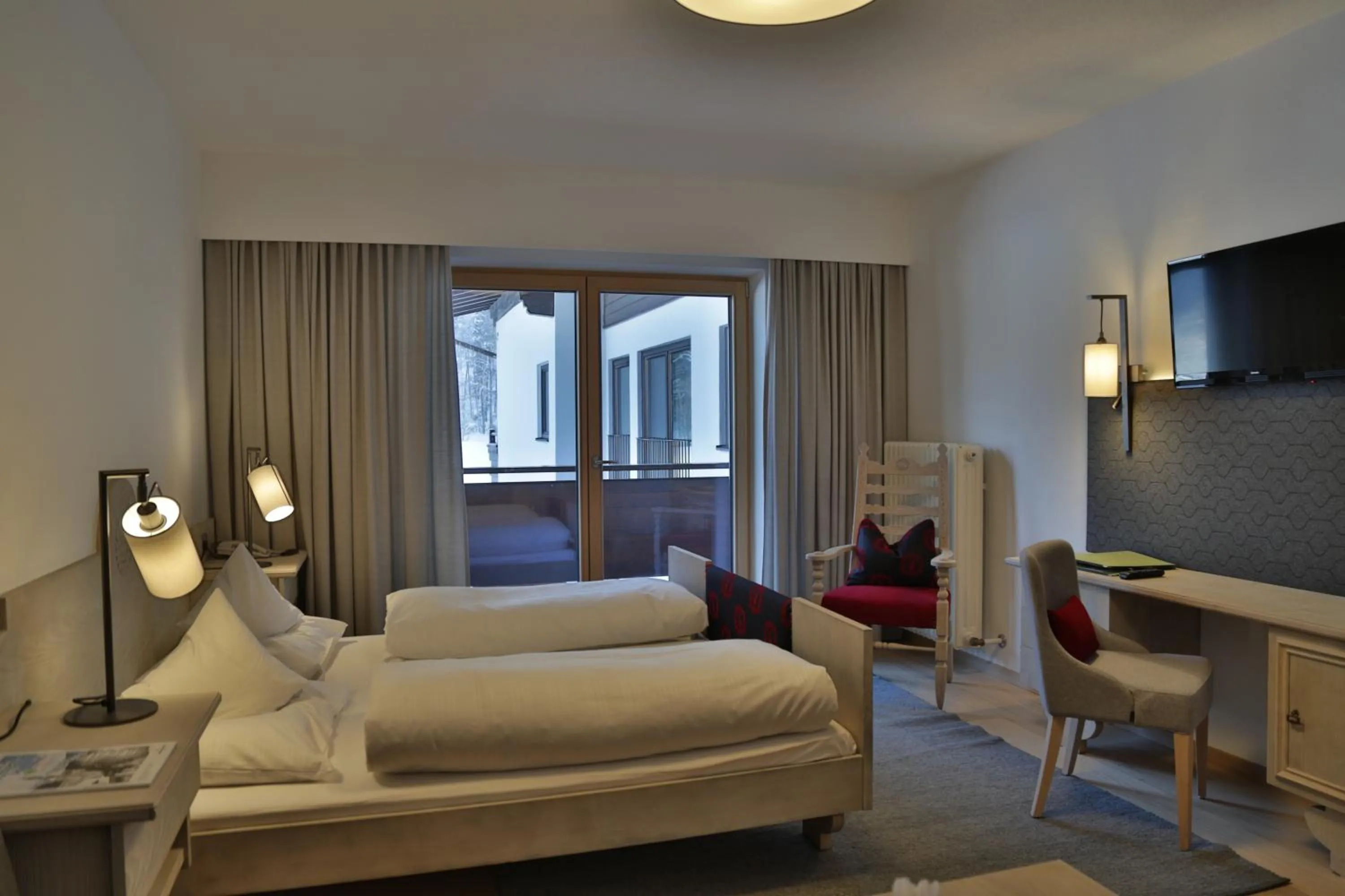 Photo of the whole room, Bed in Hotel B&B "Zur Schanz"