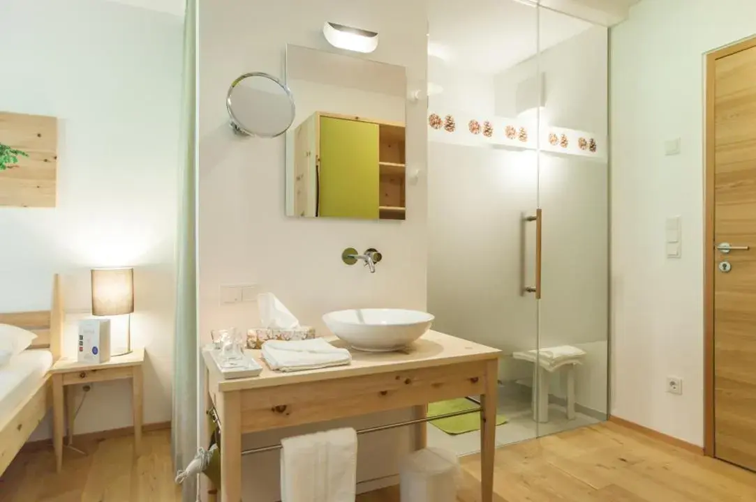 Double Room with Balcony "Zirbe" - single occupancy in Hotel B&B "Zur Schanz" Double Room with Balcony "Zirbe" - single occupancy in Hotel B&B "Zur Schanz"