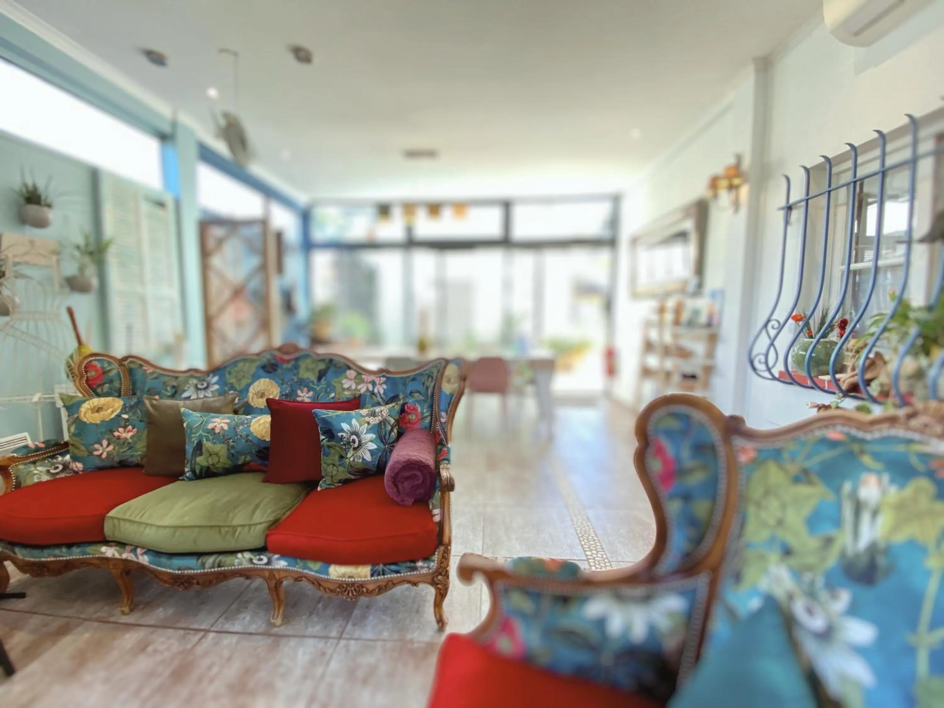 Communal lounge/ TV room in La Jabotte