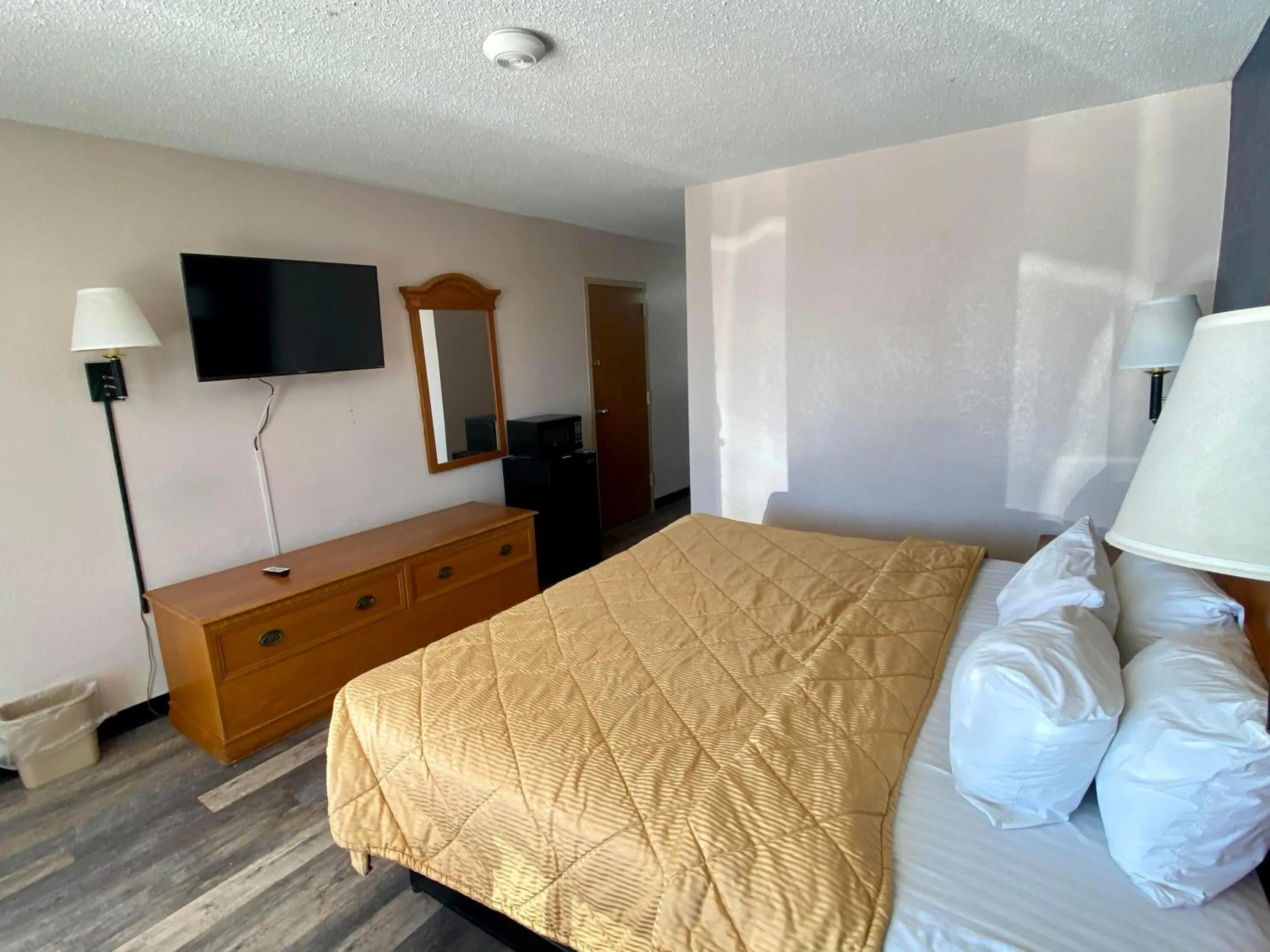 Bed in Motel 6 Marianna, FL