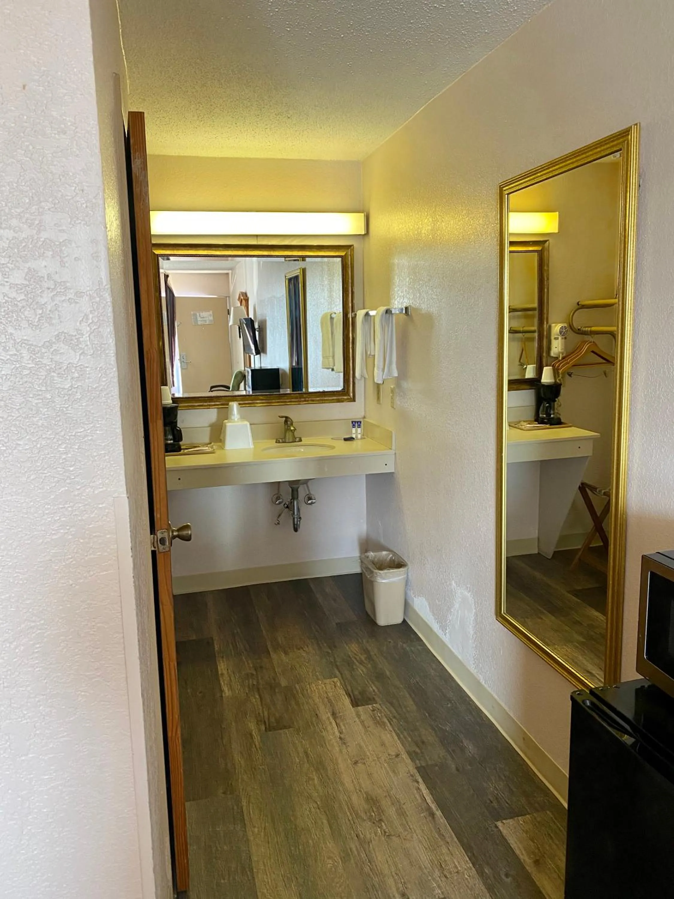 Bathroom in Motel 6 Marianna, FL