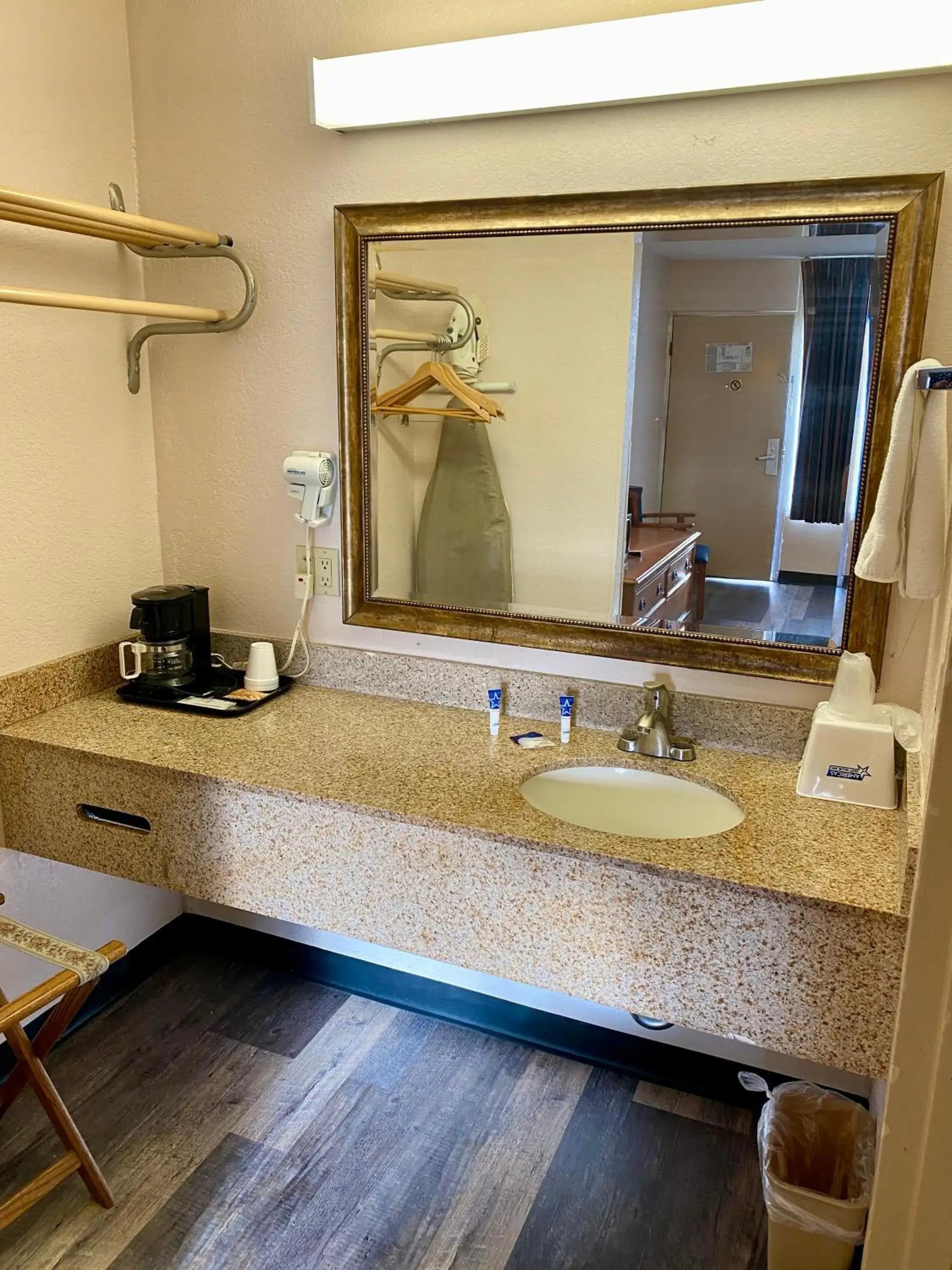 Queen Room with Two Queen Beds - Non-Smoking in Motel 6 Marianna, FL Queen Room with Two Queen Beds - Non-Smoking in Motel 6 Marianna, FL