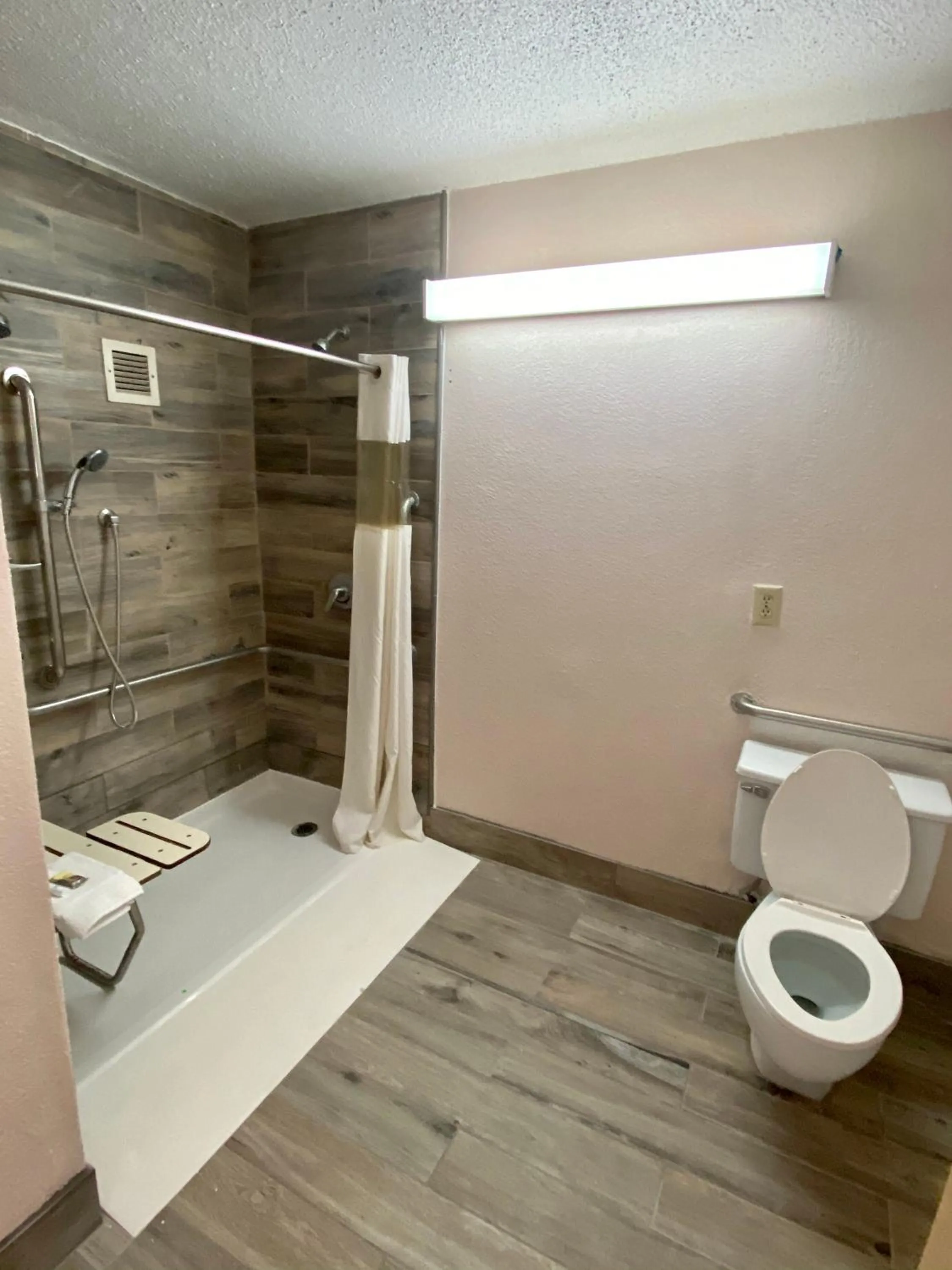 Shower in Motel 6 Marianna, FL