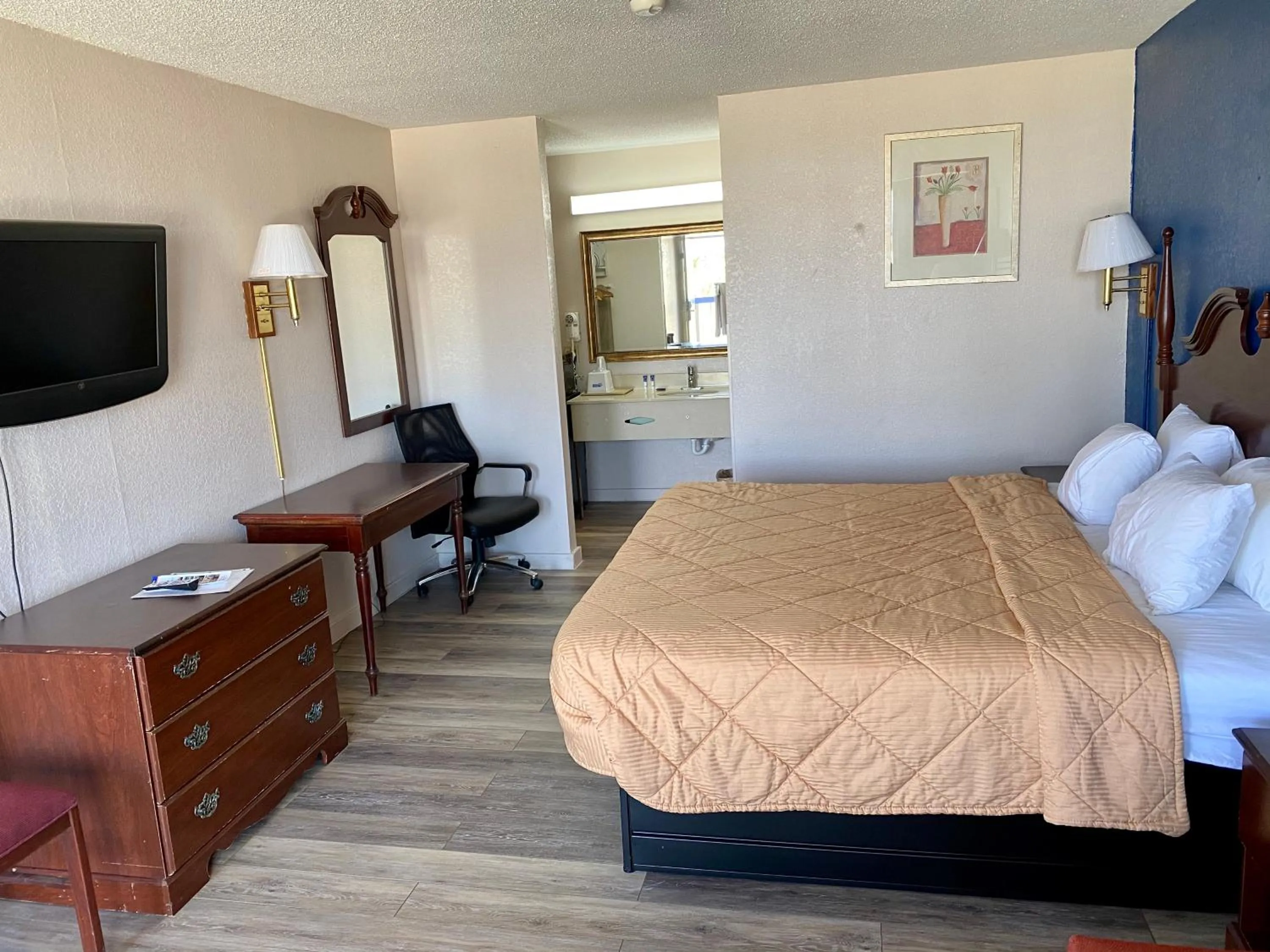 Bed in Motel 6 Marianna, FL