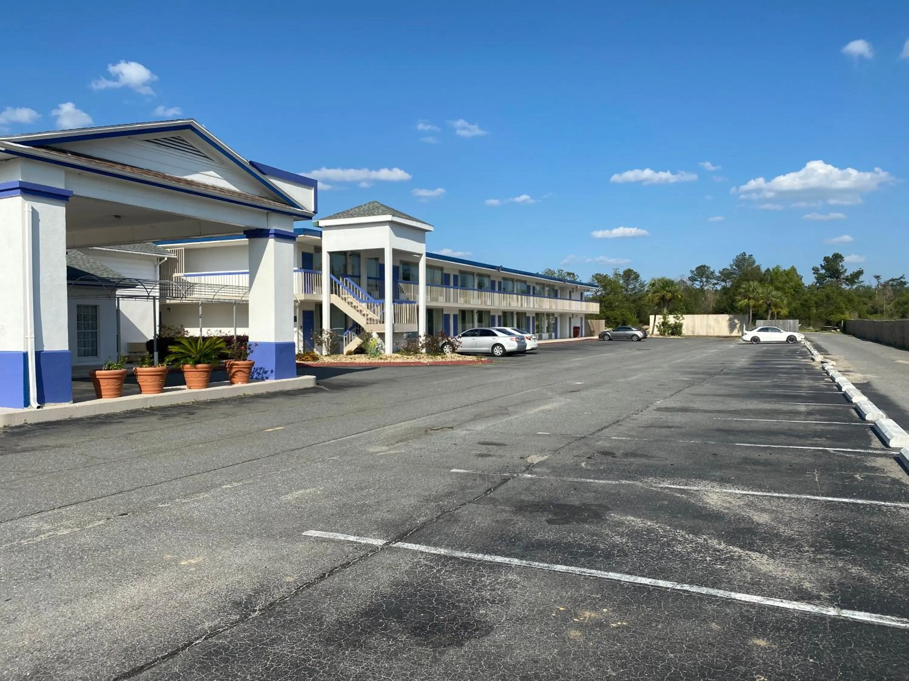 Property building in Motel 6 Marianna, FL