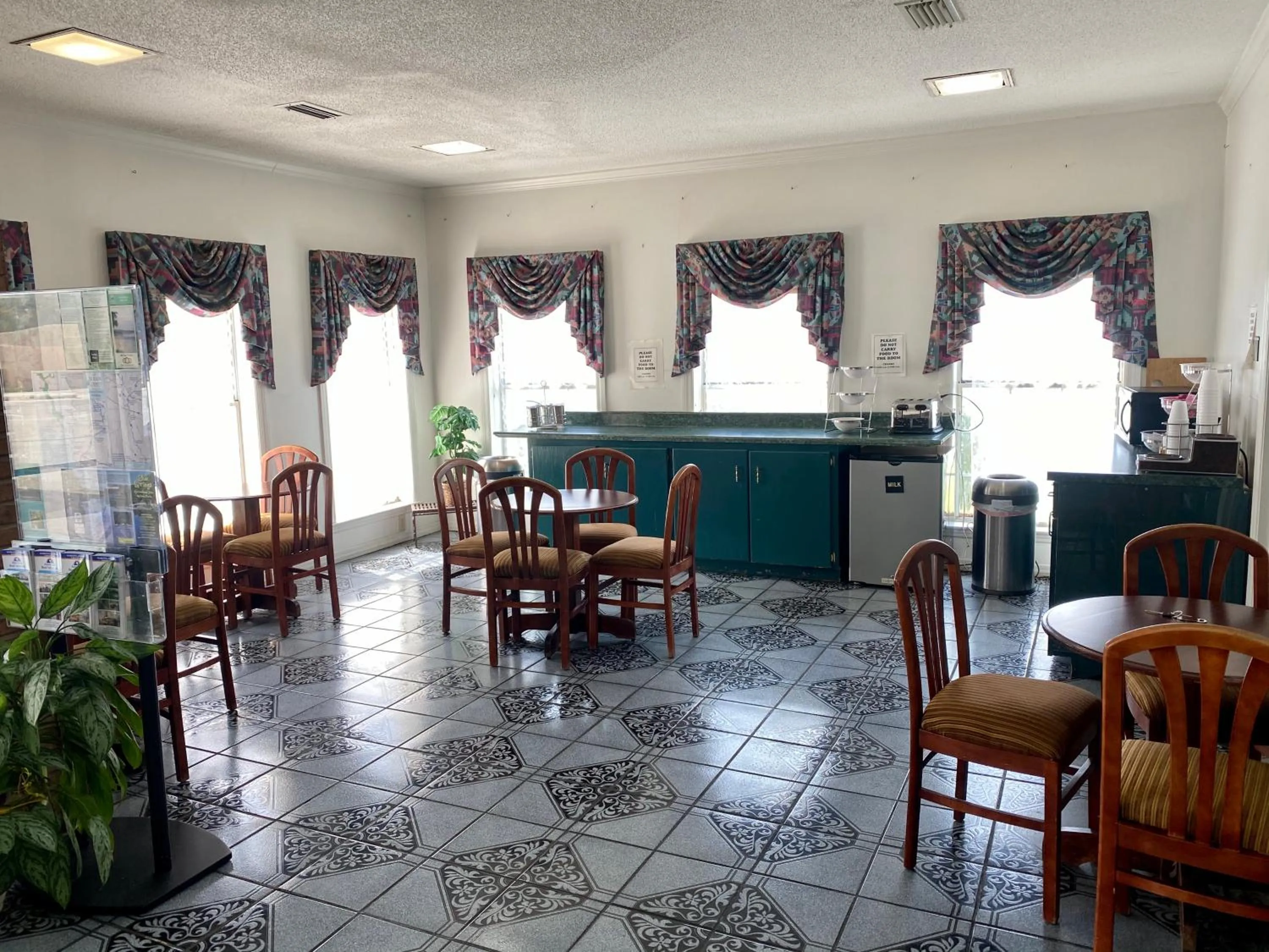 Breakfast in Motel 6 Marianna, FL