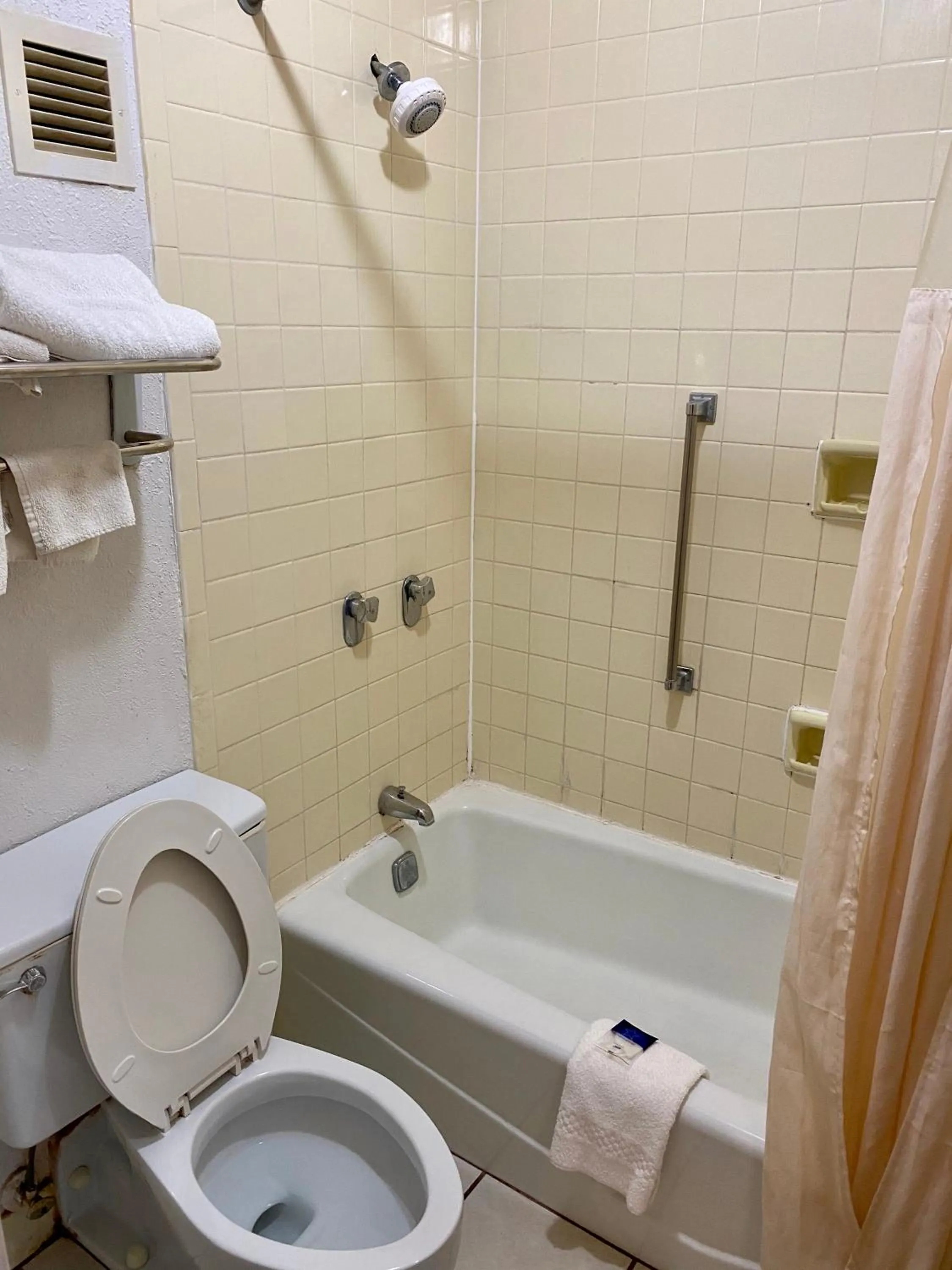 Bathroom in Motel 6 Marianna, FL