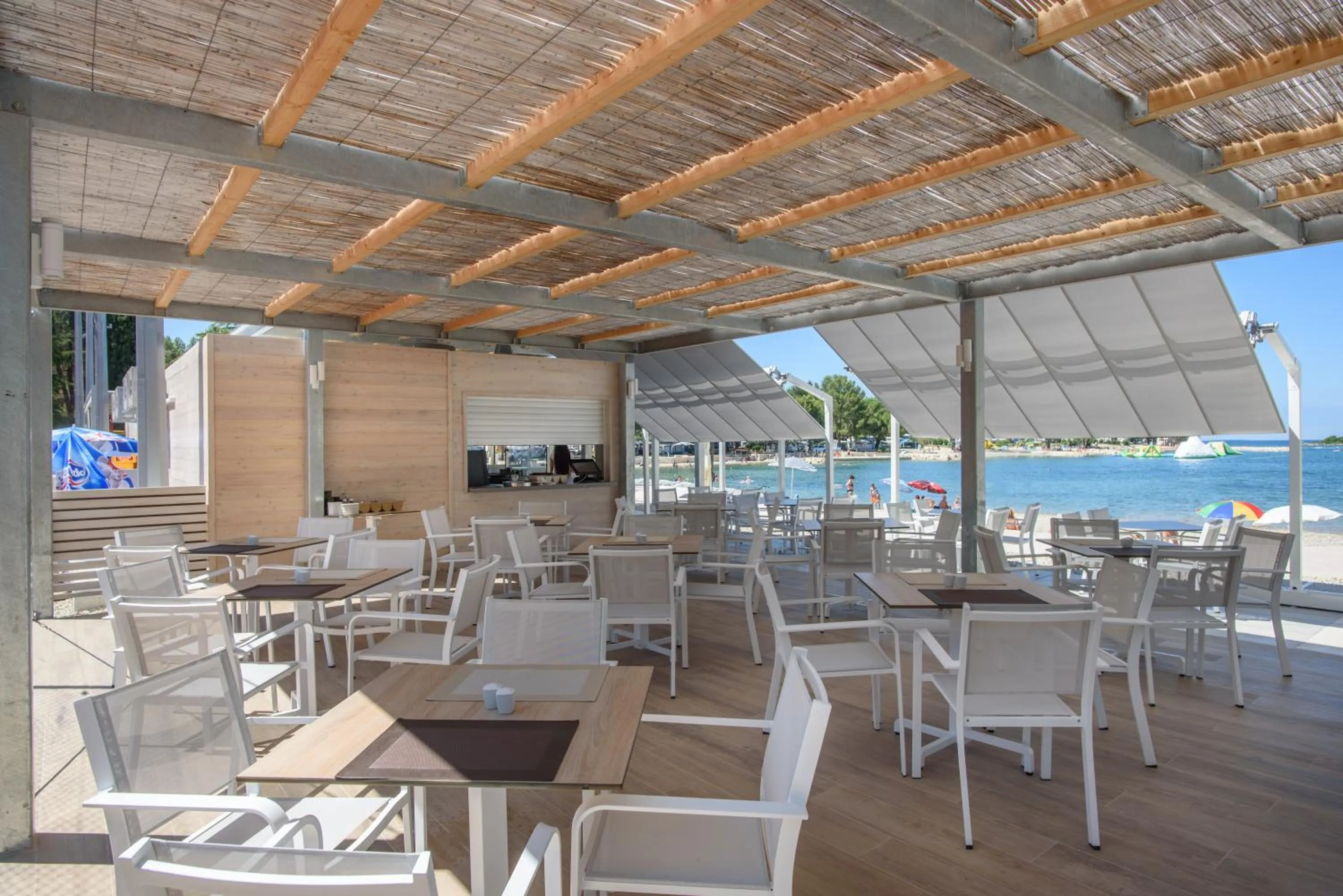 Restaurant/places to eat in Maistra Camping Valkanela Mobile homes