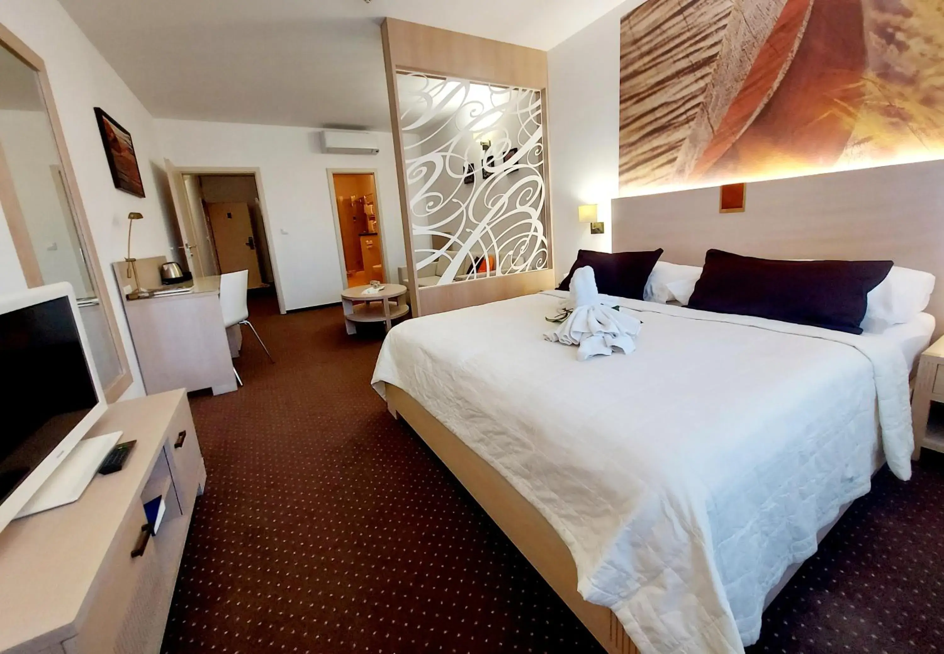 Deluxe Double Room with Bath in Hotel Slamený Dom & SPA Deluxe Double Room with Bath in Hotel Slamený Dom & SPA