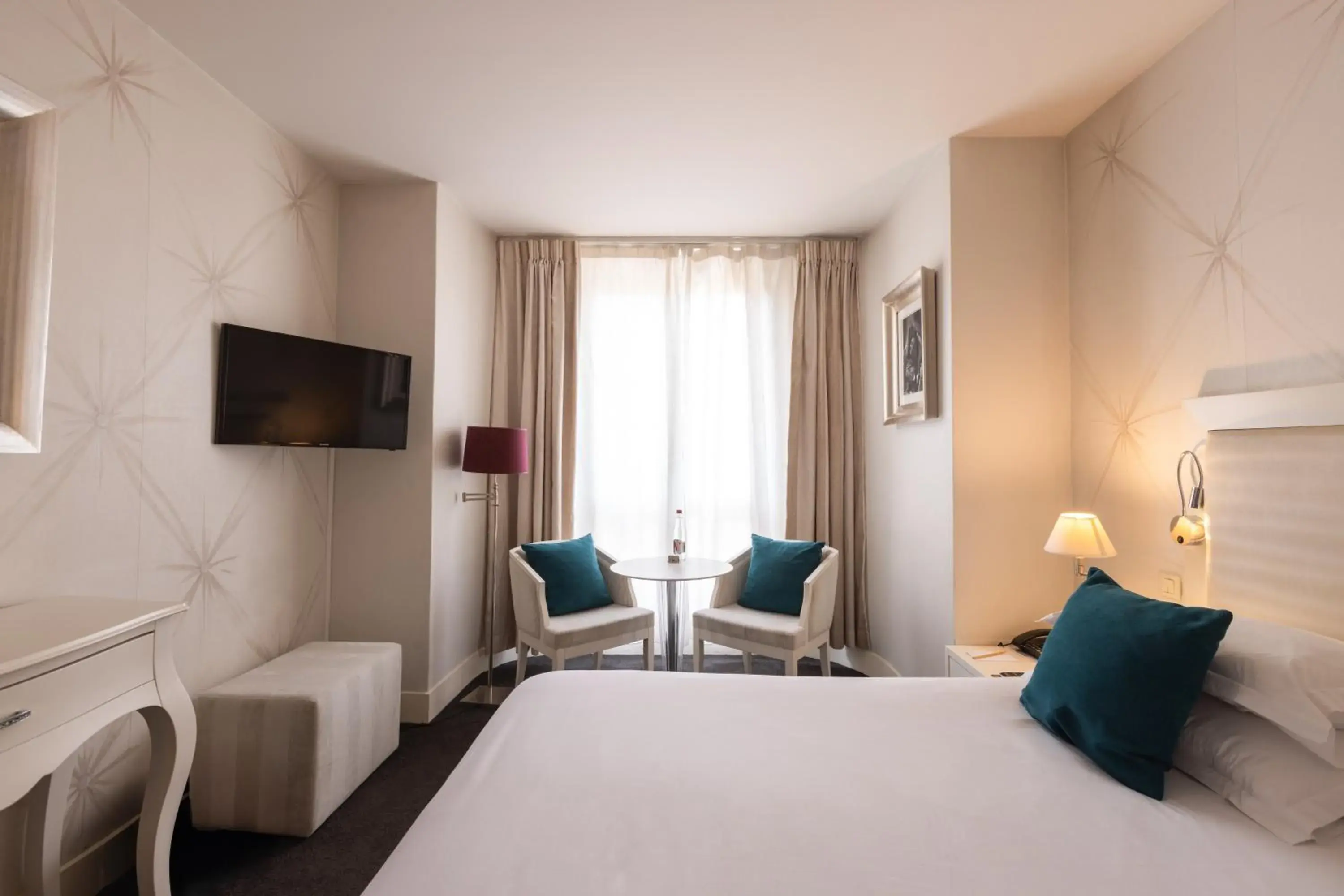 Bed in Hotel Renoir Bed in Hotel Renoir