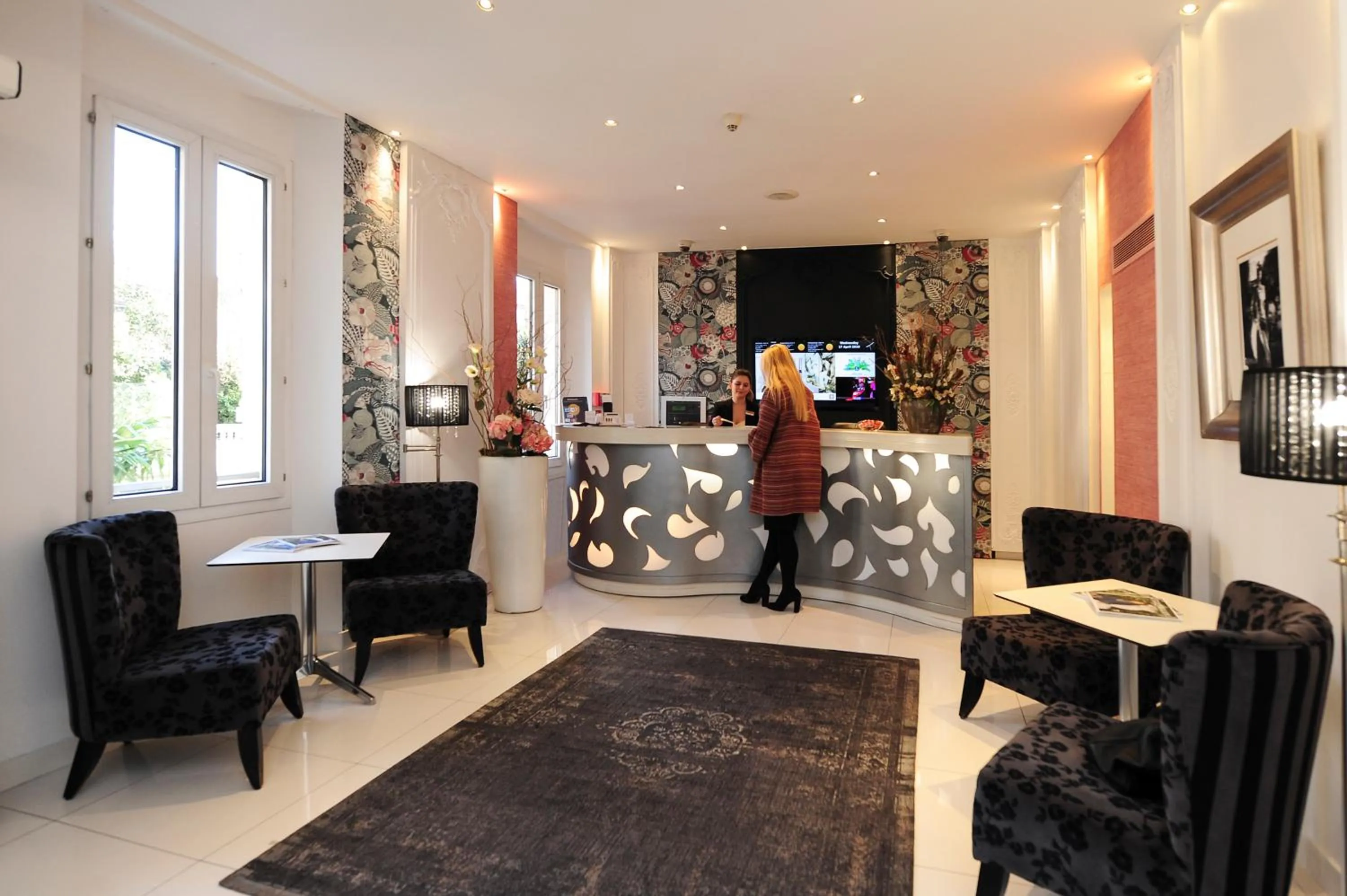 Lobby or reception in Hotel Renoir