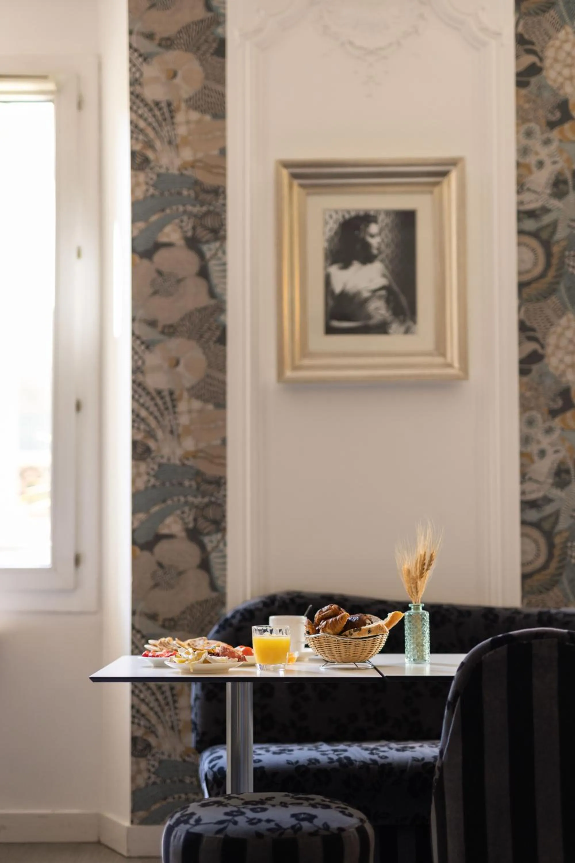 Decorative detail in Hotel Renoir