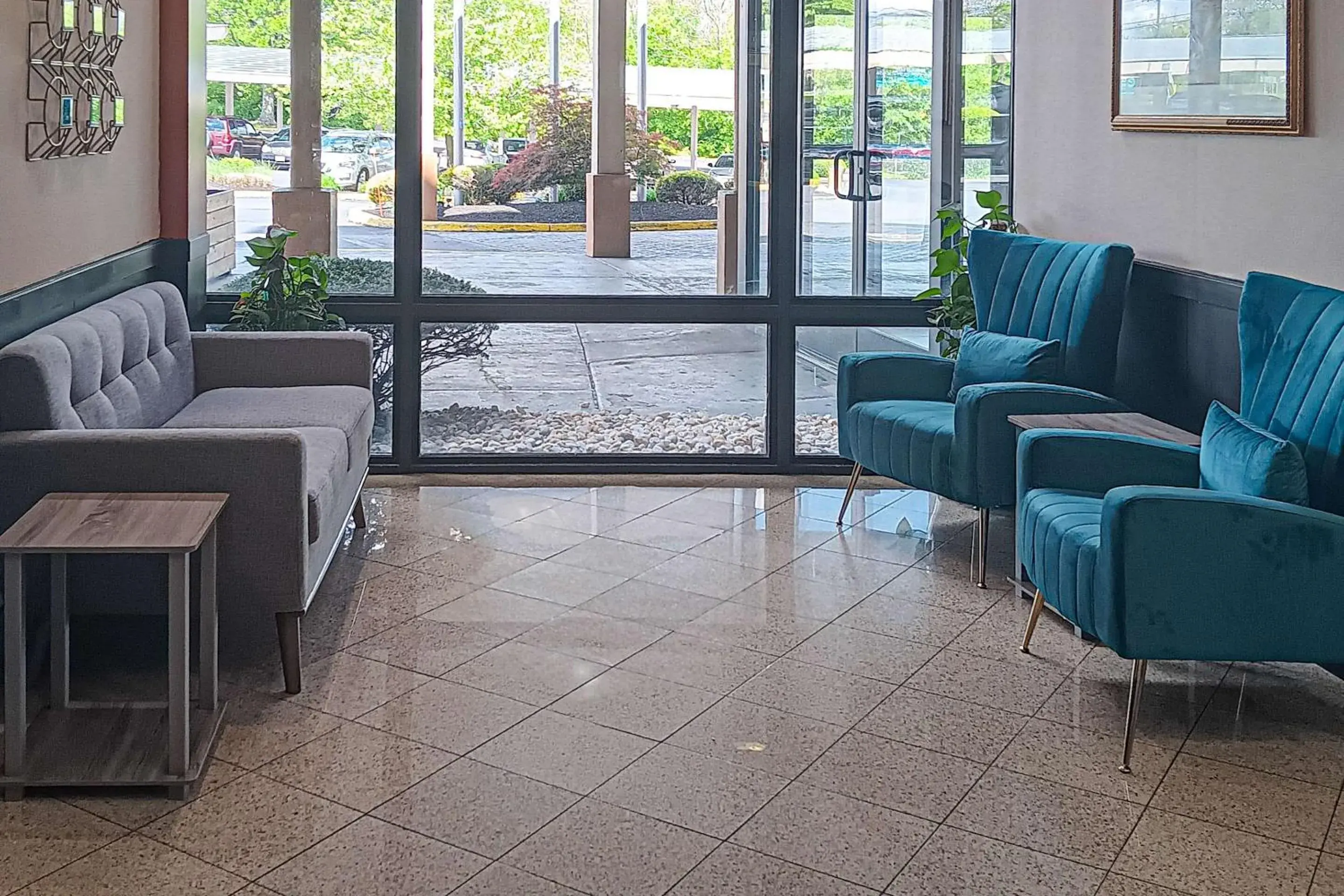 Lobby or reception, Seating Area in Clarion Hotel & Suites Mount Laurel