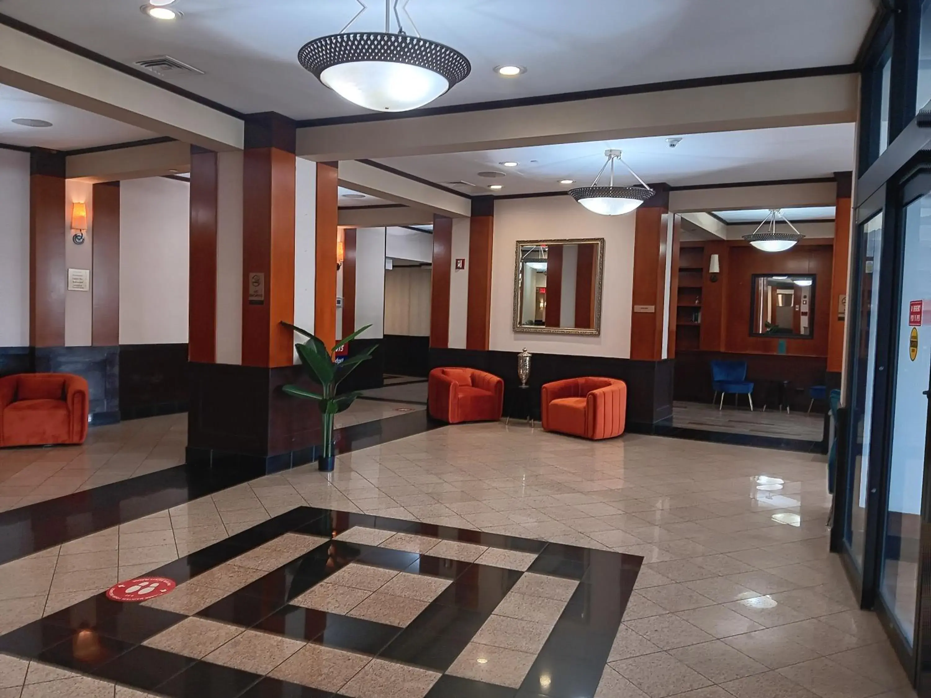 Lobby/Reception in Clarion Hotel & Suites Mount Laurel