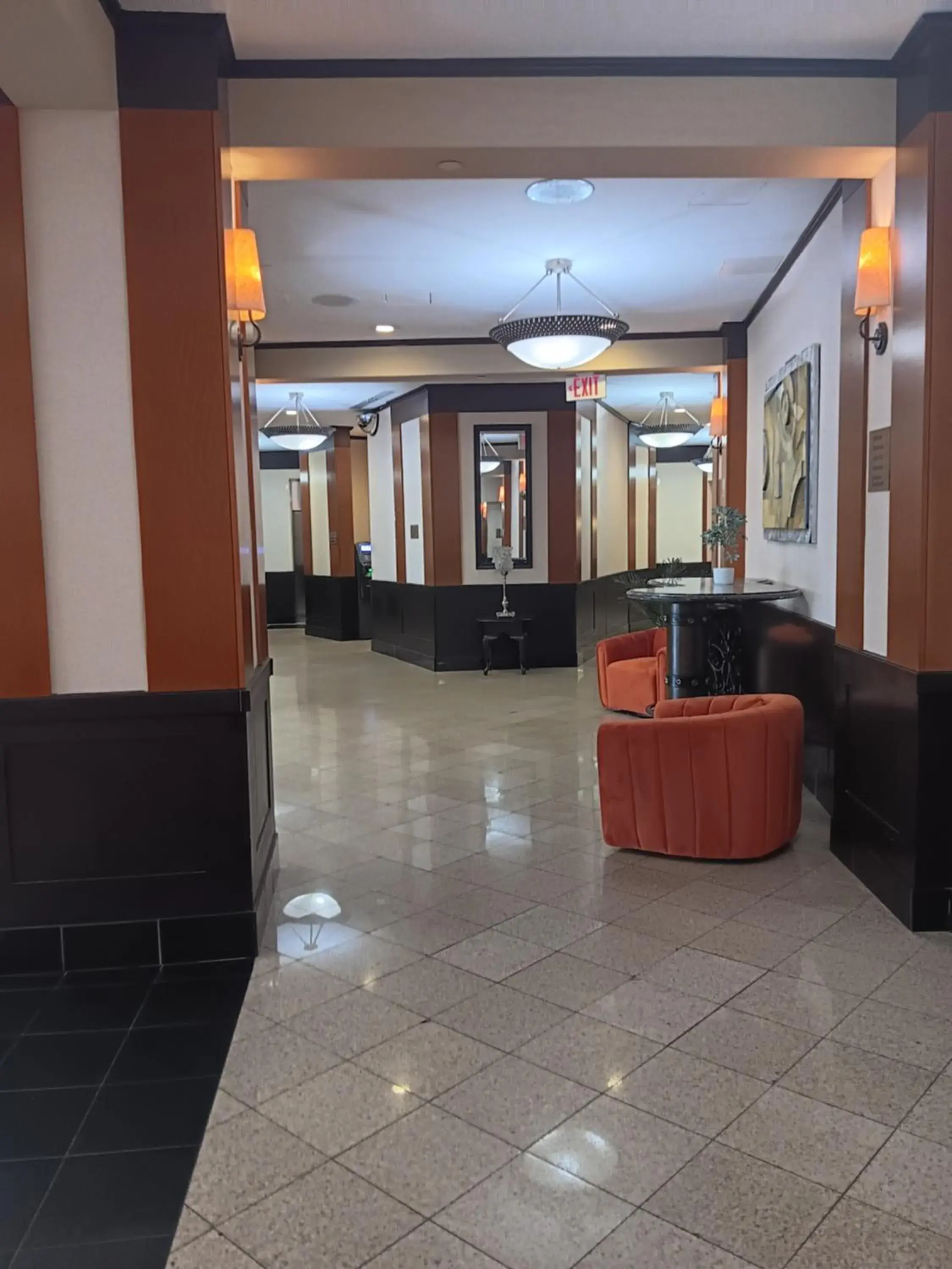 Lobby/Reception in Clarion Hotel & Suites Mount Laurel