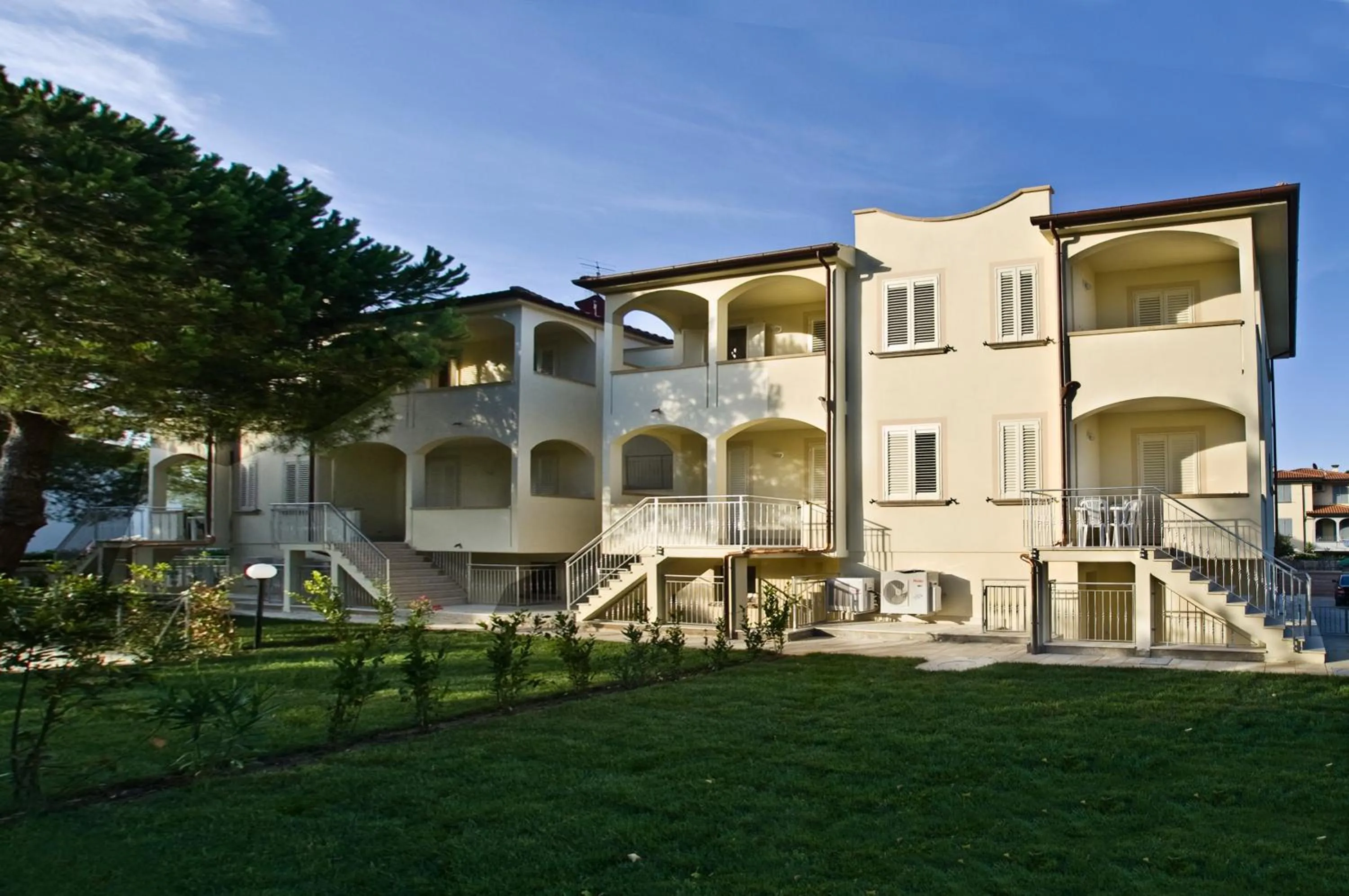 Facade/entrance in Villetta Tina