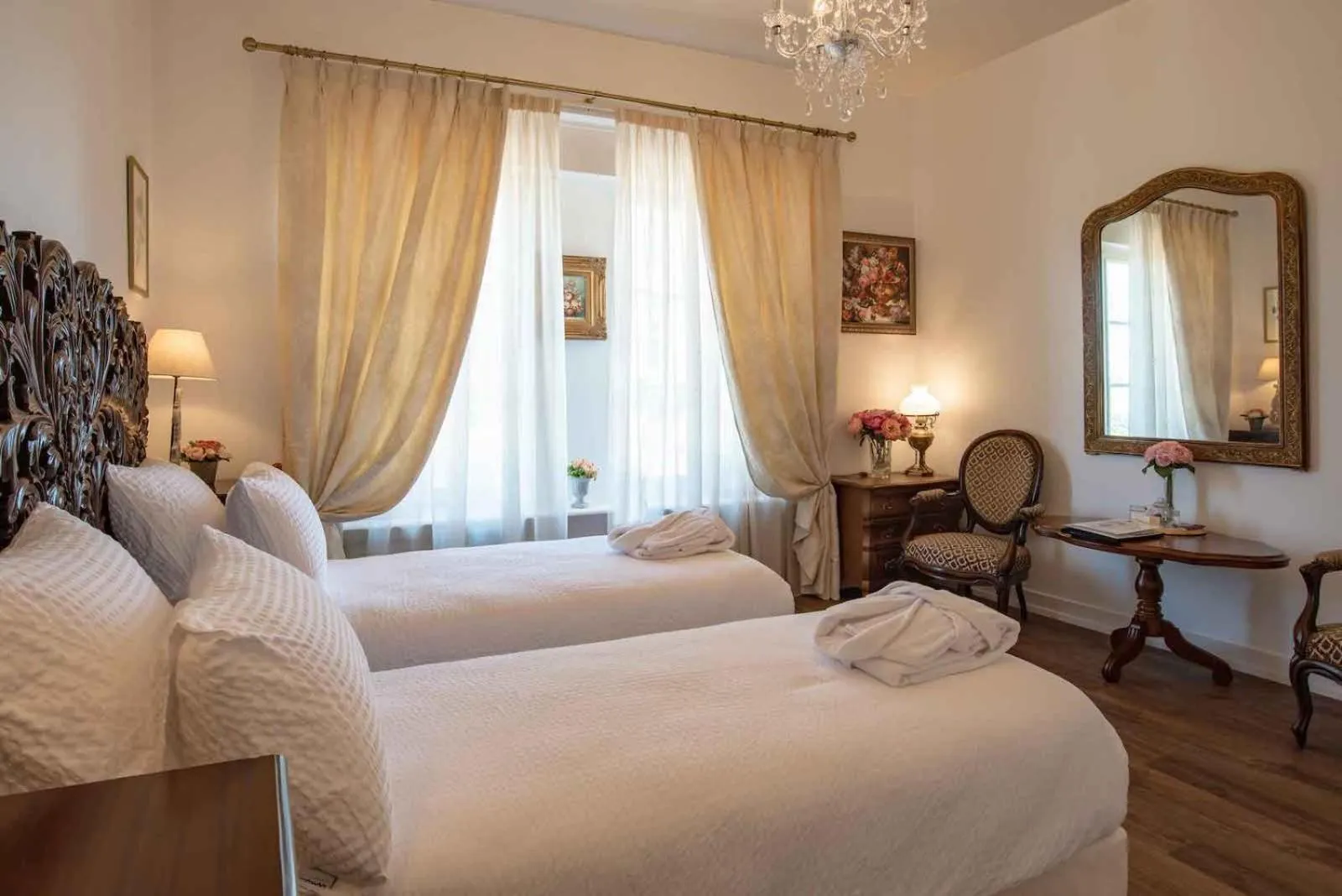 Photo of the whole room, Bed in Maison d'hôtes de charme La Rose de Ducey près du Mont Saint Michel